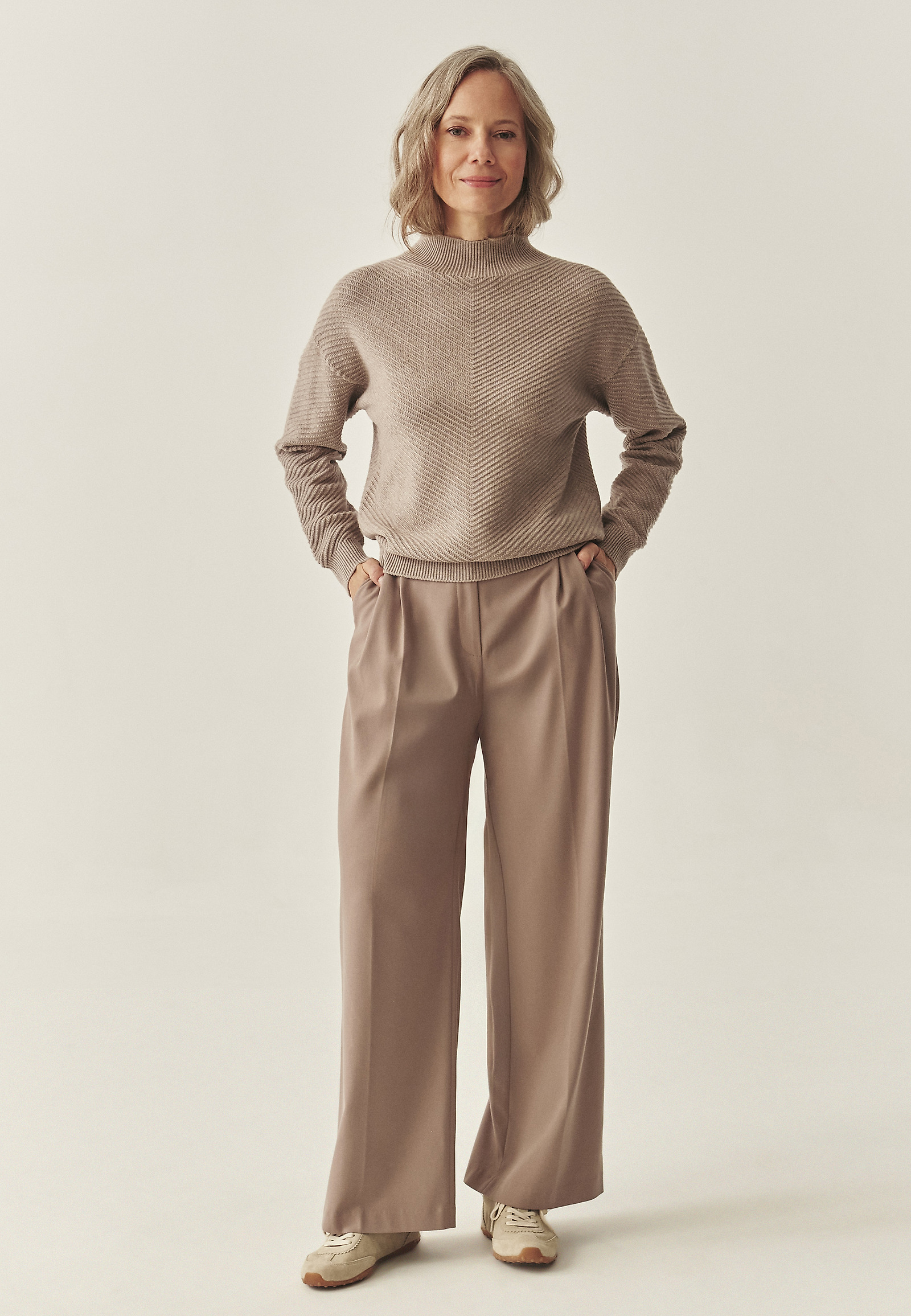 PANTALONI LARGI CU PLISURI - SOLA PANTALONI LARGI CU PLISURI - SOLA BEJ 117528