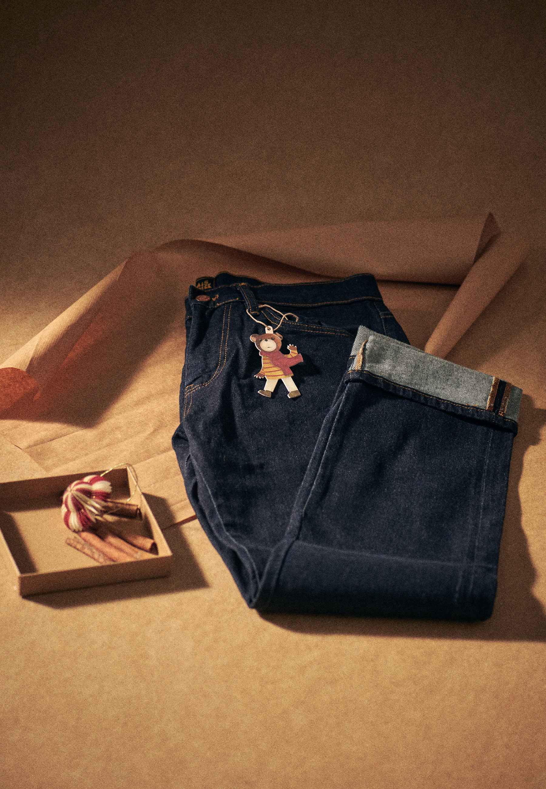 DENIMOWE SPODNIE MĘSKIE — KARMIN GRANATOWY 2