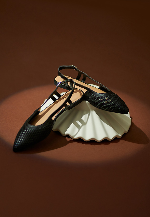 KOŽENÉ BALERÍNY S OTEVŘENOU PATOU — DEVI KOŽENÉ BALERÍNY S OTEVŘENOU PATOU — DEVI ČERNÁ 1