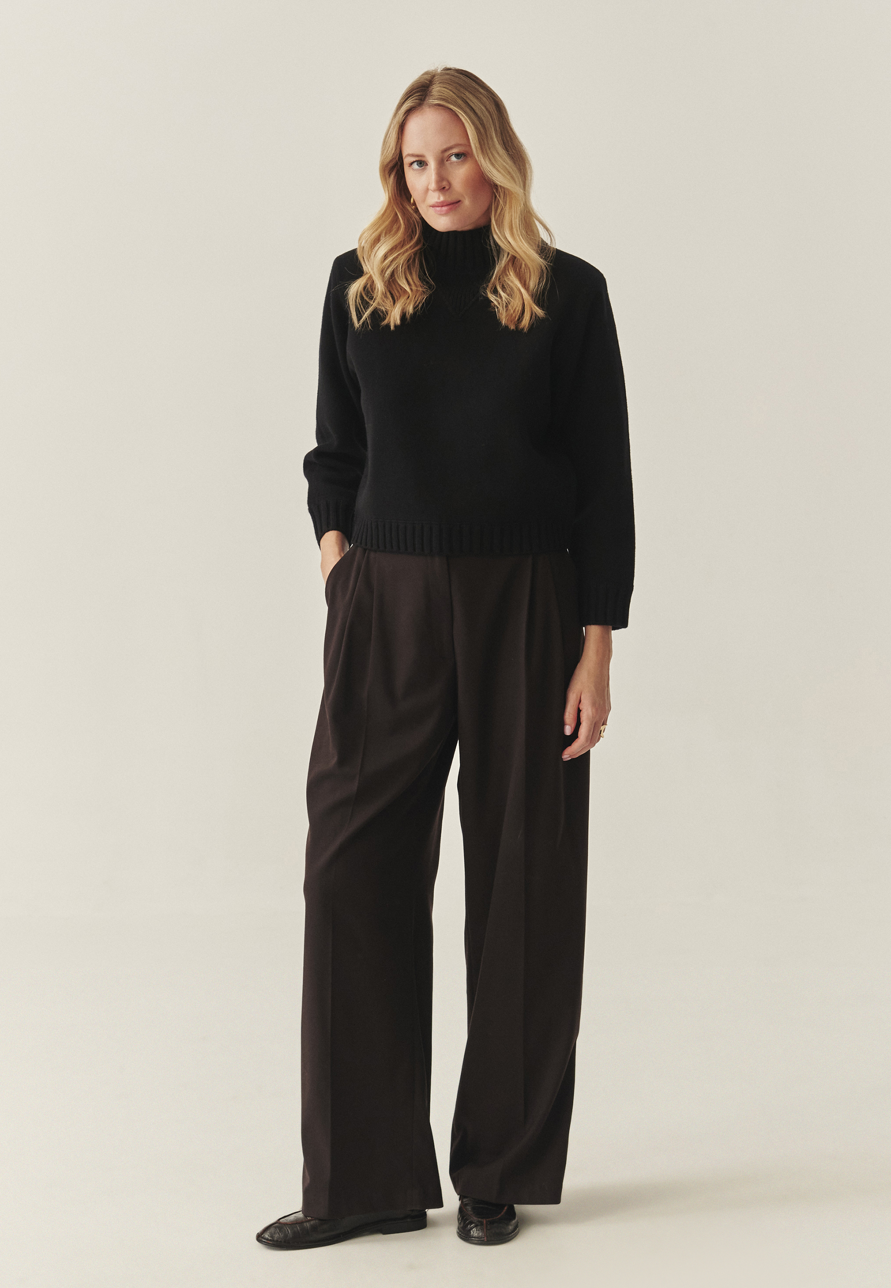 PULOVER DE DAMĂ OVERSIZE CU GULER SEMI-ÎNALT - MALMANA 1 NEGRU 2