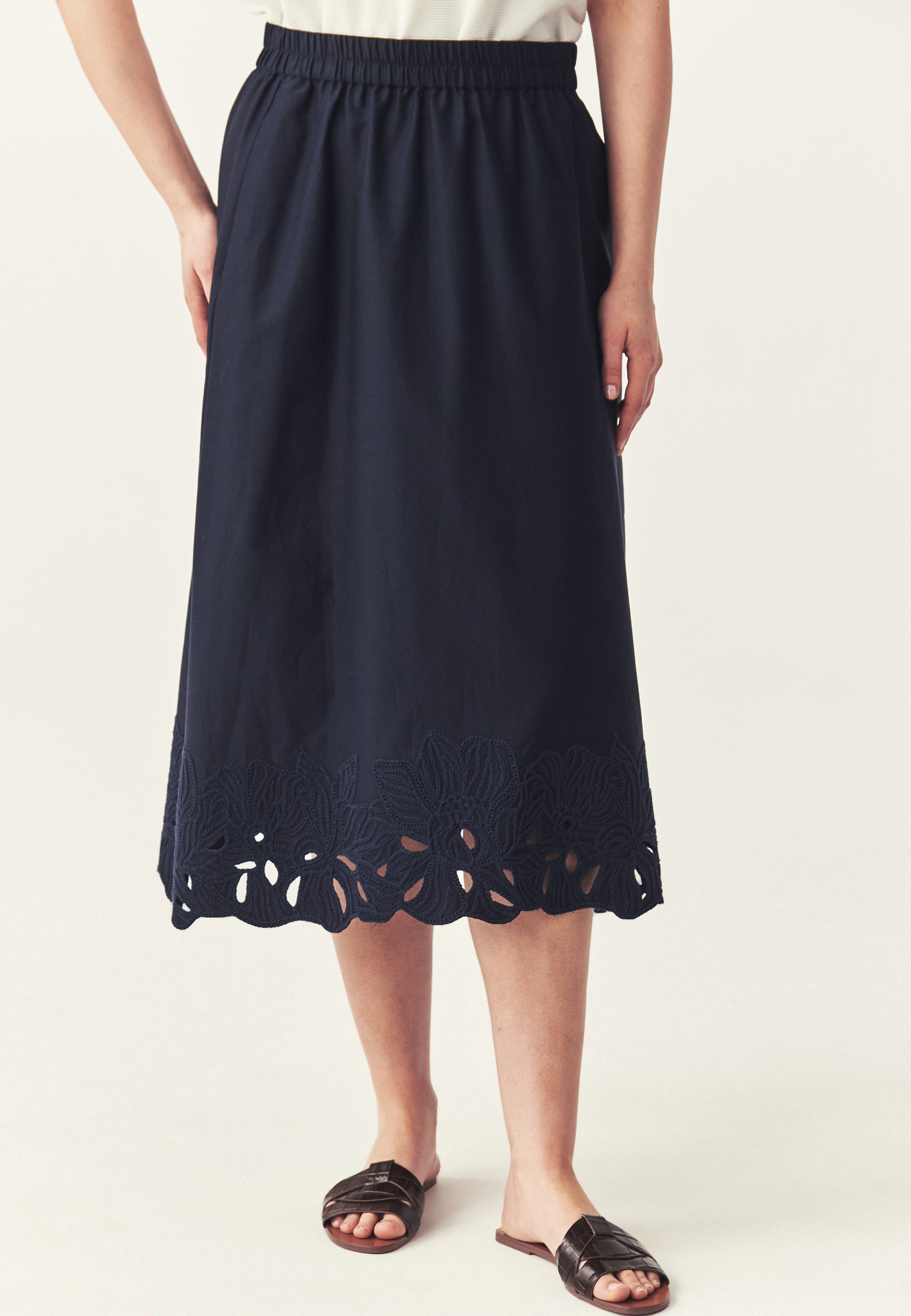 BAWEŁNIANA SPÓDNICA Z HAFTEM - OPTITA GRANATOWY 2