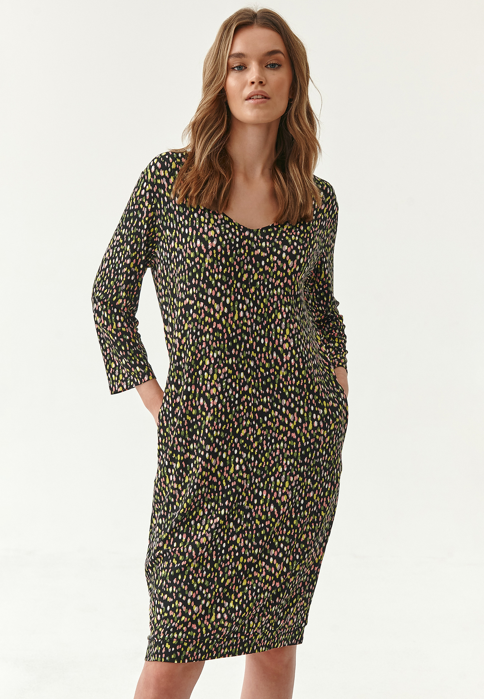 SUKIENKA DAMSKA W FORMIE BOMBKI KOKA SUKIENKA DAMSKA W FORMIE BOMBKI KOKA MULTIKOLOR 80324