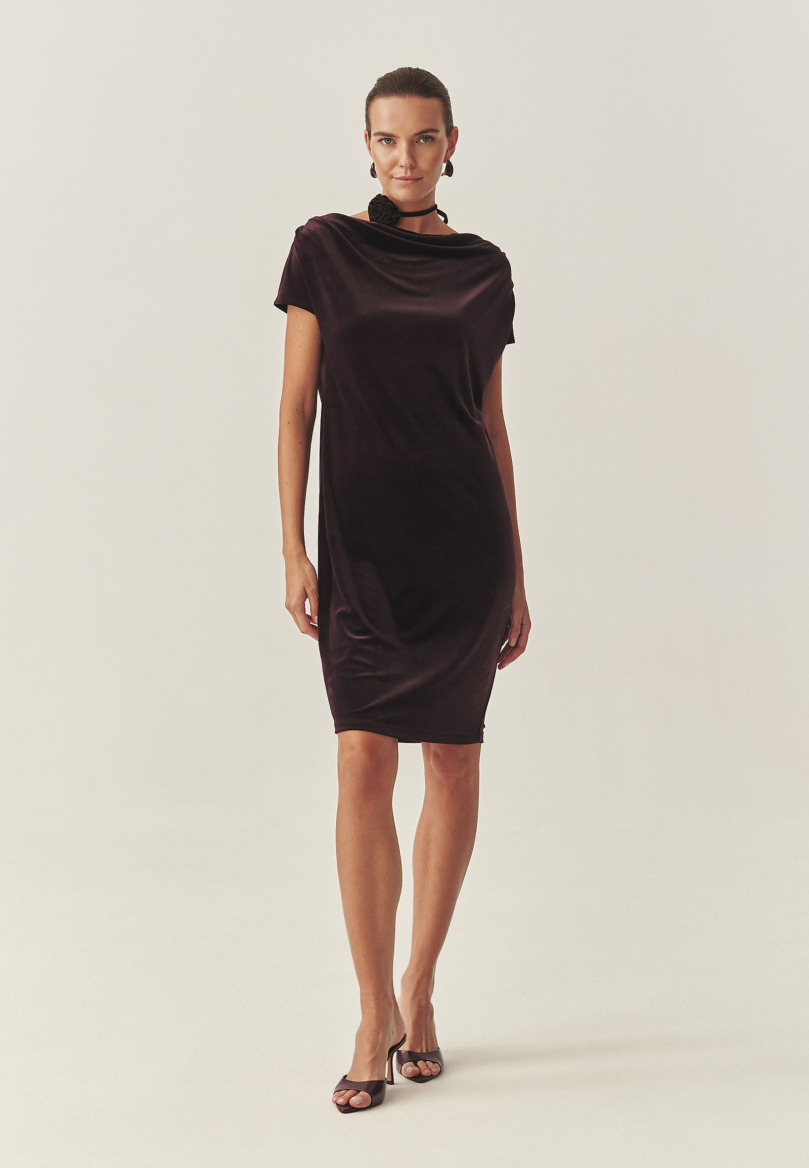 VELOUR DRESS WITH FLORAL DECORATIVE ELEMENT - MIRATI VELOUR DRESS WITH FLORAL DECORATIVE ELEMENT - MIRATI RED 118445