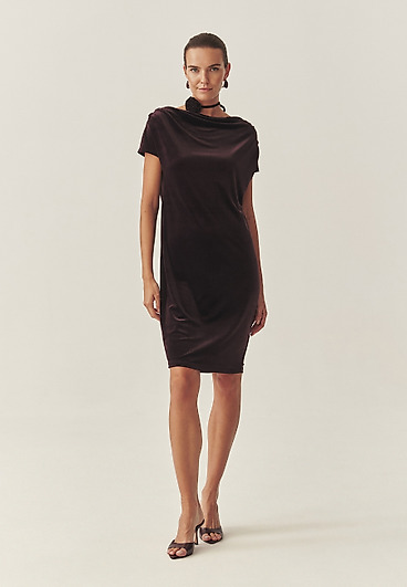 WELUROWA SUKIENKA Z KWIATOWYM ELEMENTEM OZDOBNYM - MIRATI WELUROWA SUKIENKA Z KWIATOWYM ELEMENTEM OZDOBNYM - MIRATI