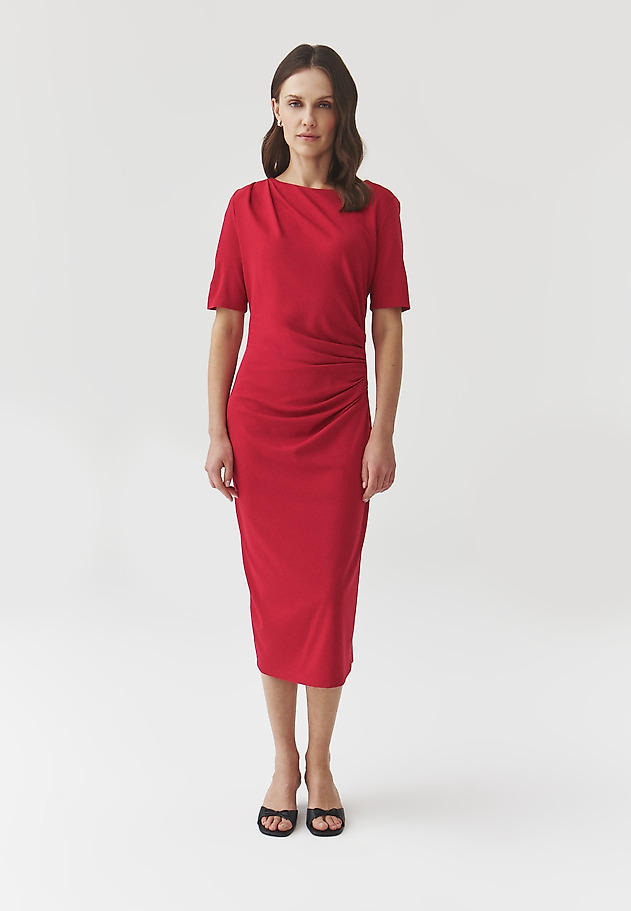 FITTED MIDI DRESS WITH PLEATING — PRIMROSE FITTED MIDI DRESS WITH PLEATING — PRIMROSE CZERWONY 7
