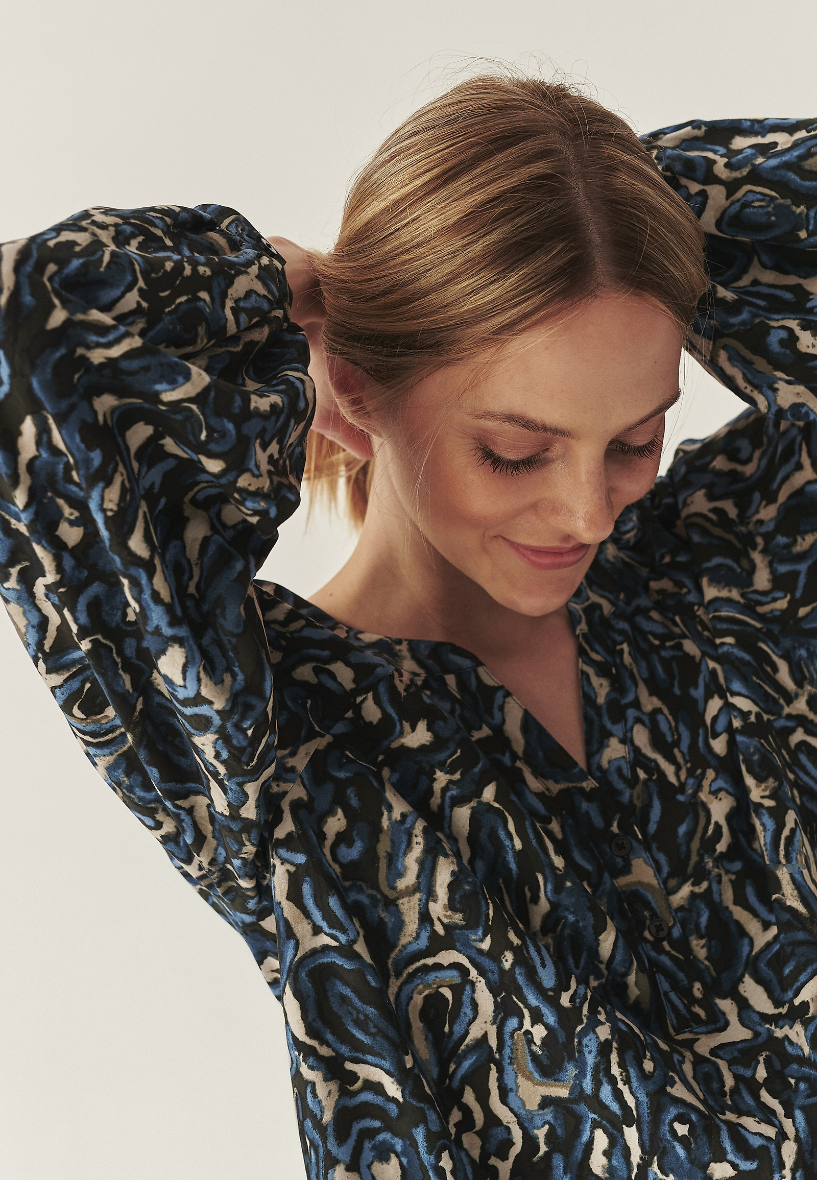 ROZŠÍRENÉ ŠATY S ORIGINÁLNYM DIZAJNOM - TIANA ROZŠÍRENÉ ŠATY S ORIGINÁLNYM DIZAJNOM - TIANA VIACFAREBNÝ 114503