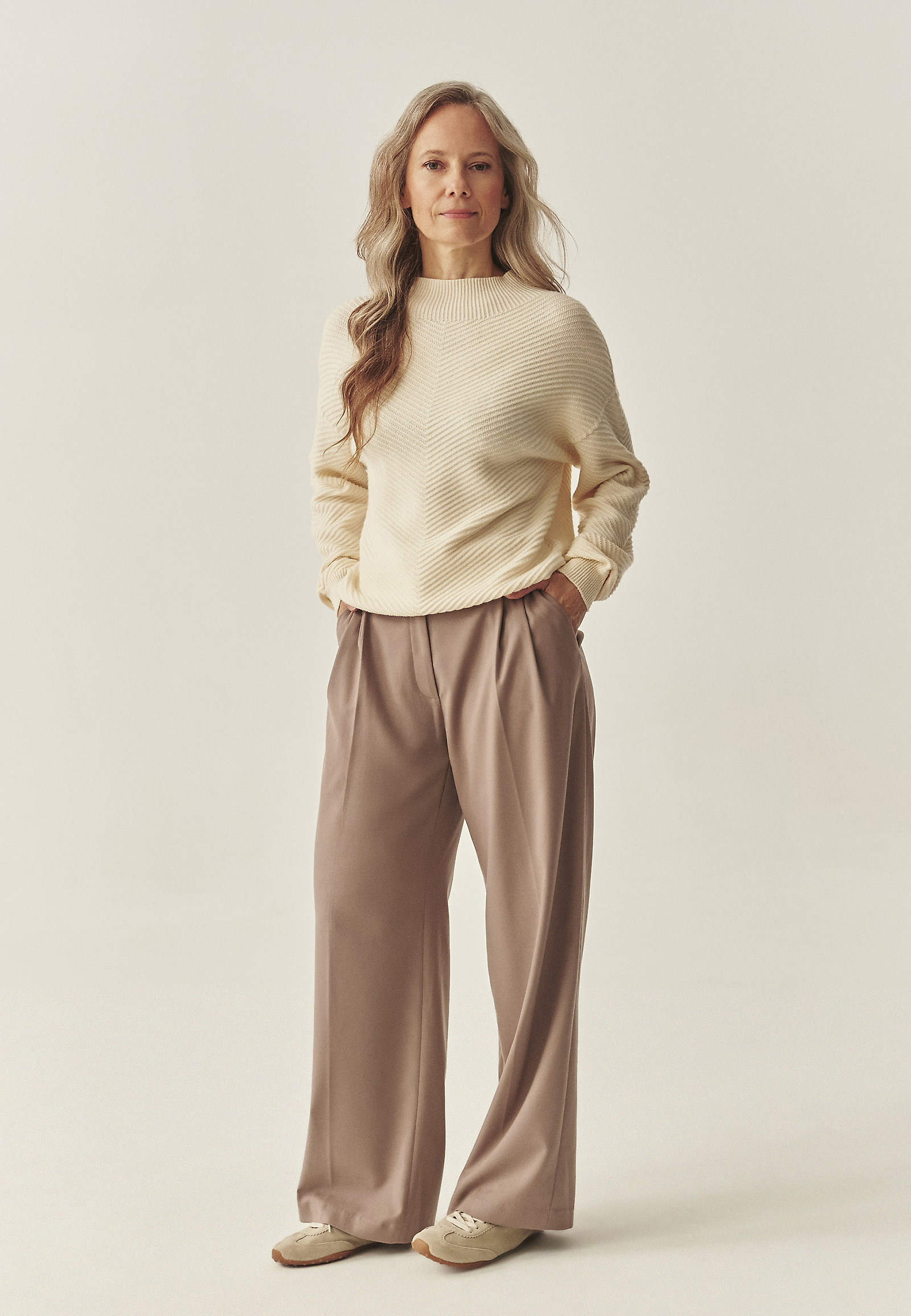 CASUALOWY SWETER Z PÓŁGOLFEM - IRISA CASUALOWY SWETER Z PÓŁGOLFEM - IRISA BEŻOWY 117501