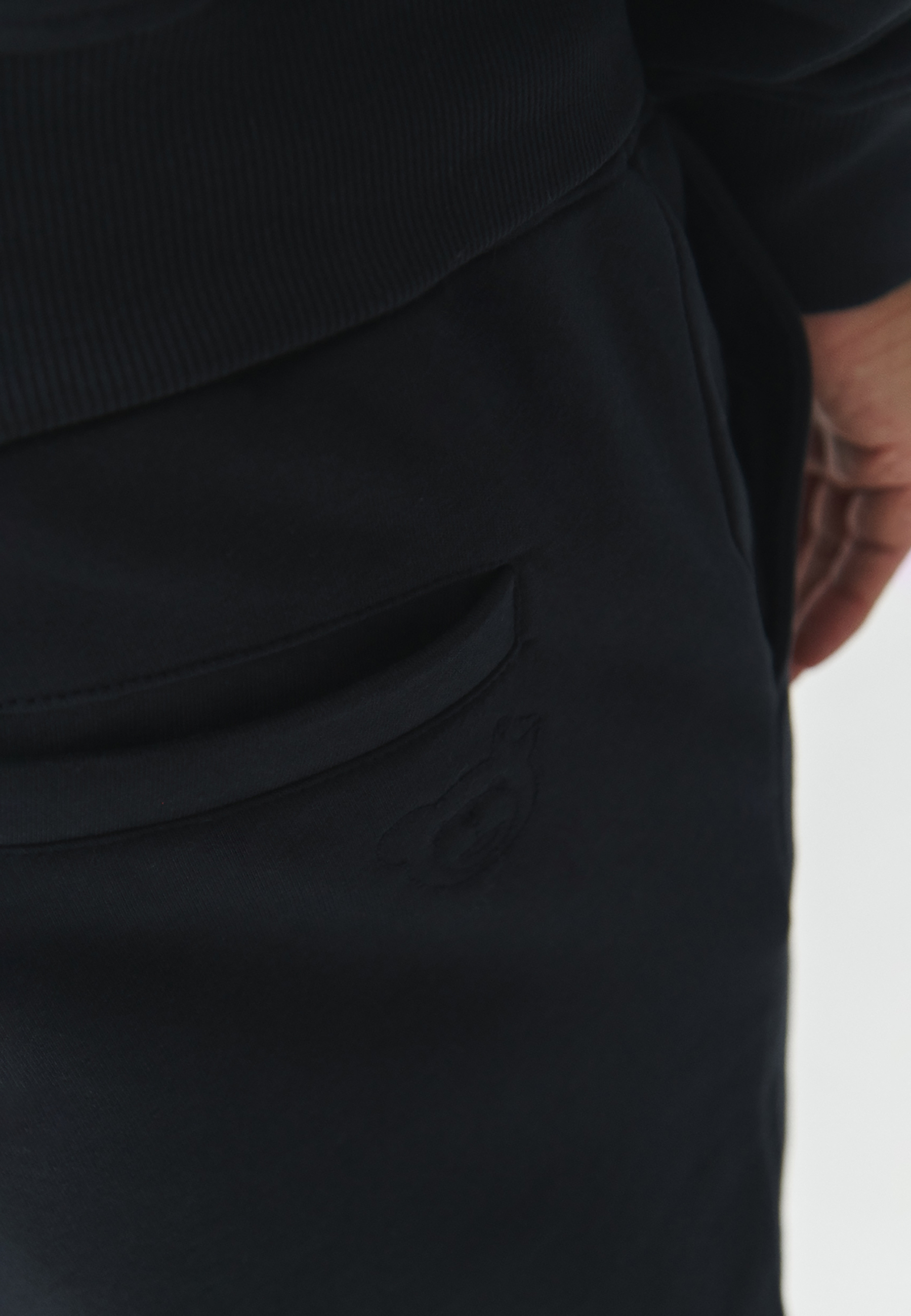 DZIANINOWE SPODNIE MĘSKIE O DRESOWYM KROJU — ALBERTO GRANATOWY 2