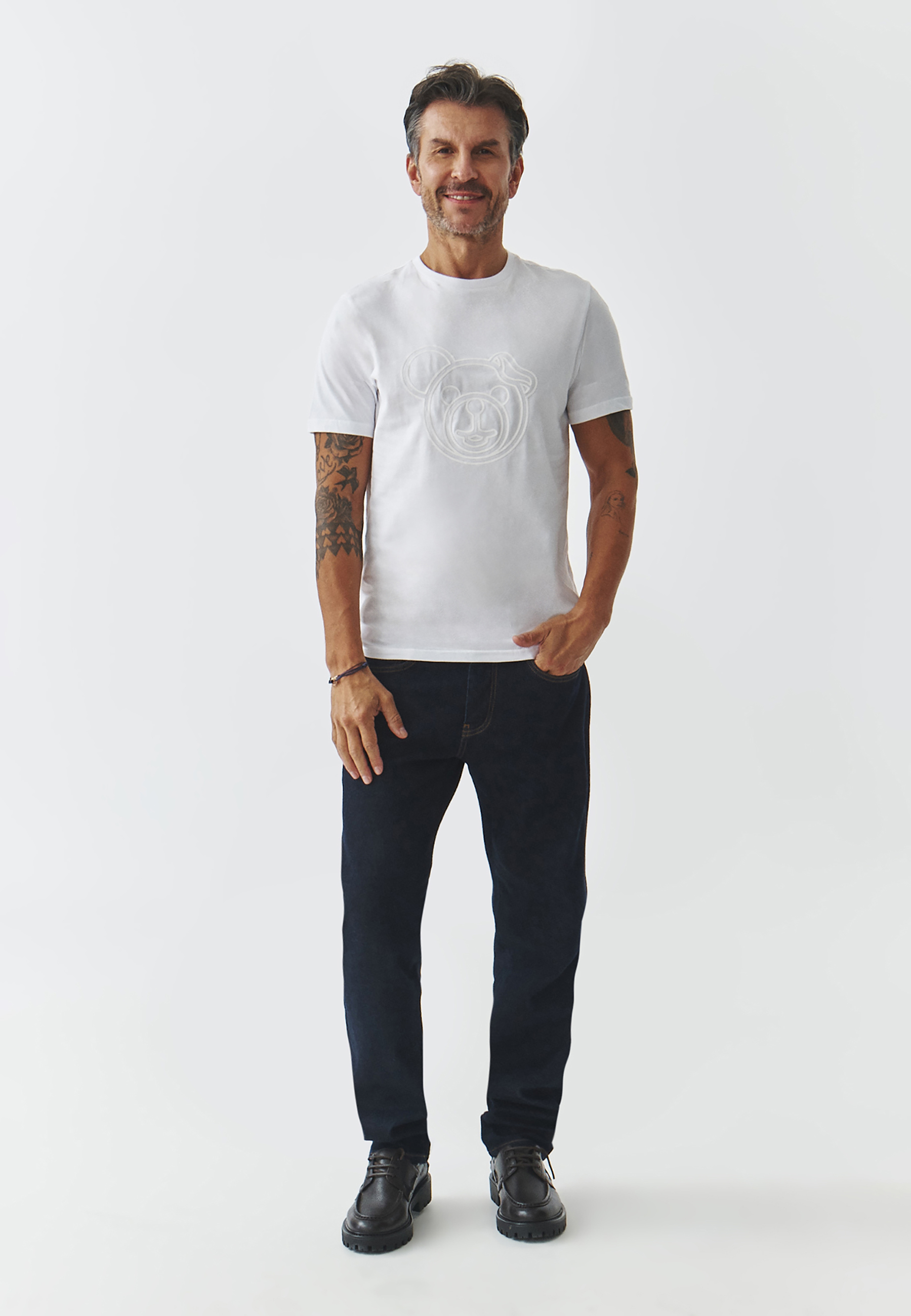 BAWEŁNIANY T-SHIRT MĘSKI Z NADRUKIEM — CHRIS BIAŁY 2