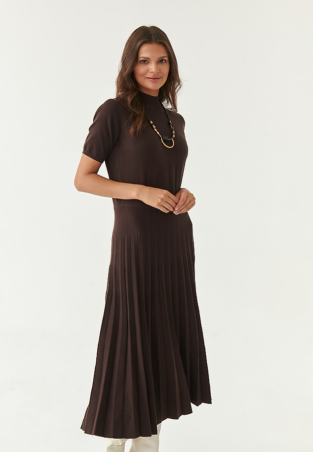 MAXI PLEATED DRESS WITH MOCK TURTLENECK AKSONI MAXI PLEATED DRESS WITH MOCK TURTLENECK AKSONI BROWN 3