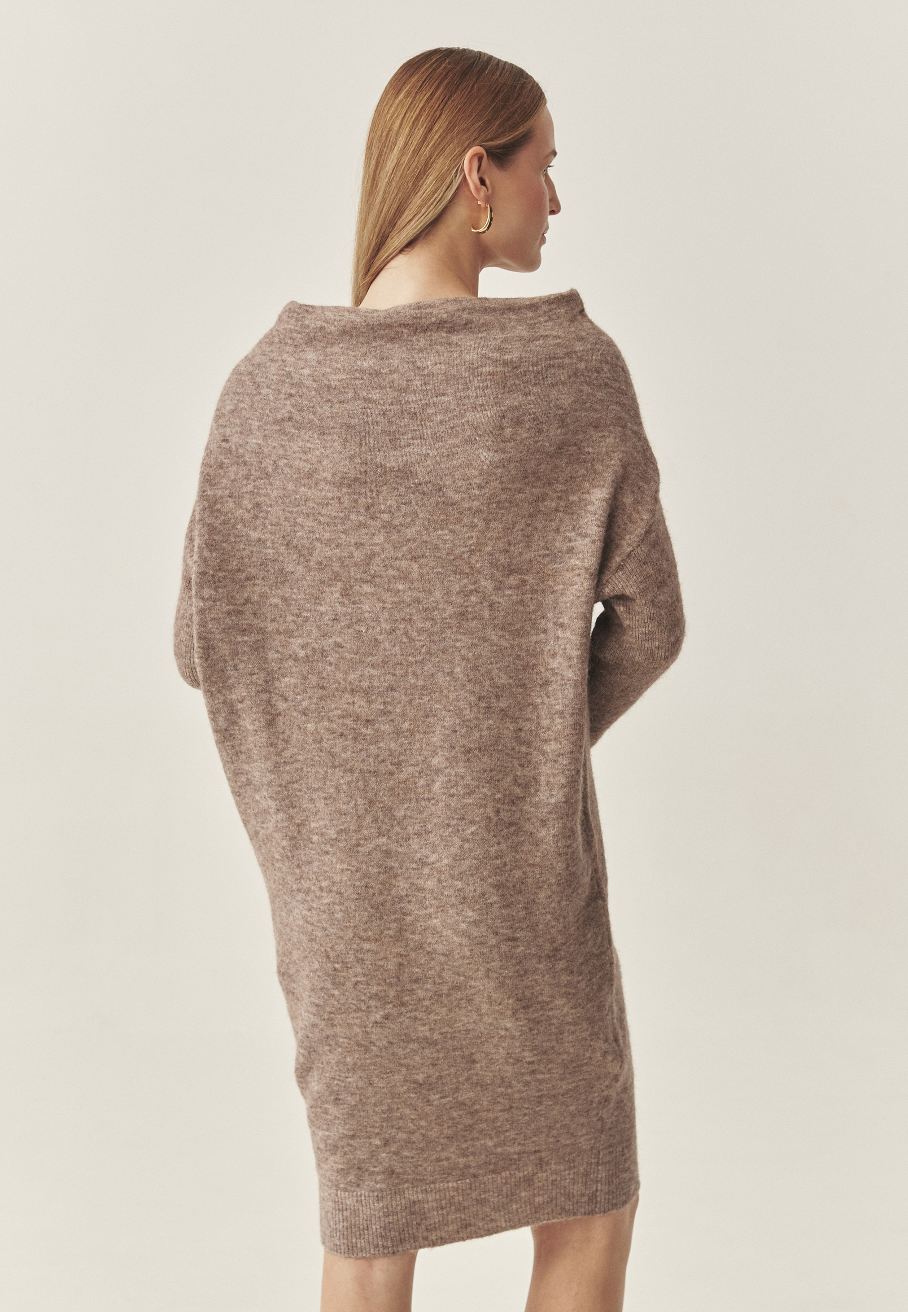 ŽENSKA OBLEKA IZ PREJE Z 'VODNIM' IZREZOM - AWATI BEŽ 2