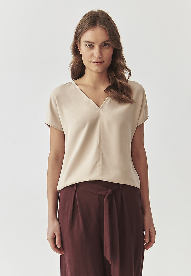 LADIES’ BLOUSE WITH V-SHAPED NECKLINE - SIRO LADIES’ BLOUSE WITH V-SHAPED NECKLINE - SIRO BEŻOWY 3