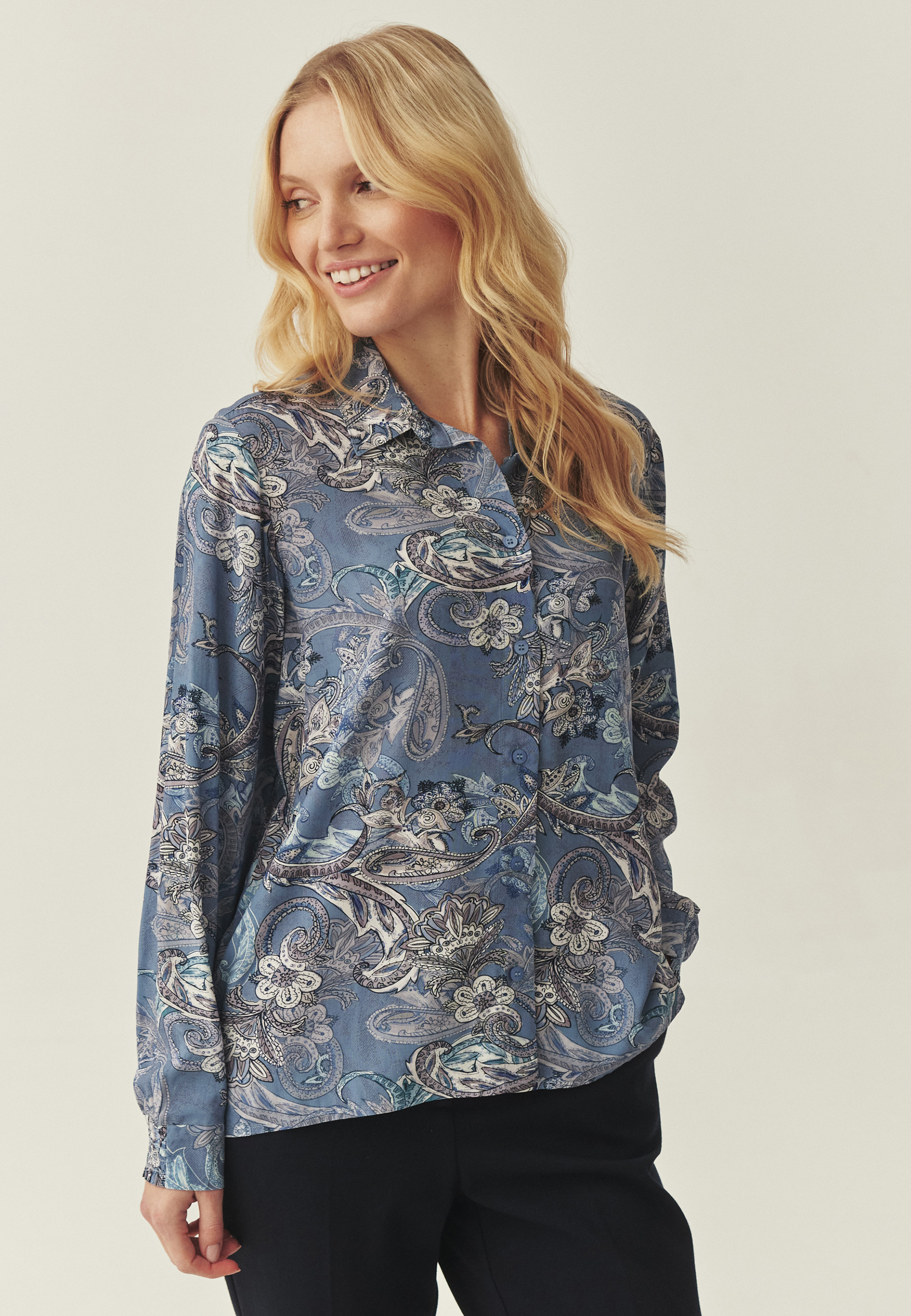 WZORZYSTA KOSZULA Z WISKOZY LENZING™ ECOVERO™ - BASILA