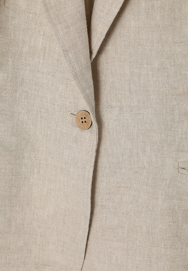 STYLISH LADIES’ BLAZER WITH COCONUT BUTTON - KAREMA 2 STYLISH LADIES’ BLAZER WITH COCONUT BUTTON - KAREMA 2 BEŻOWY 7