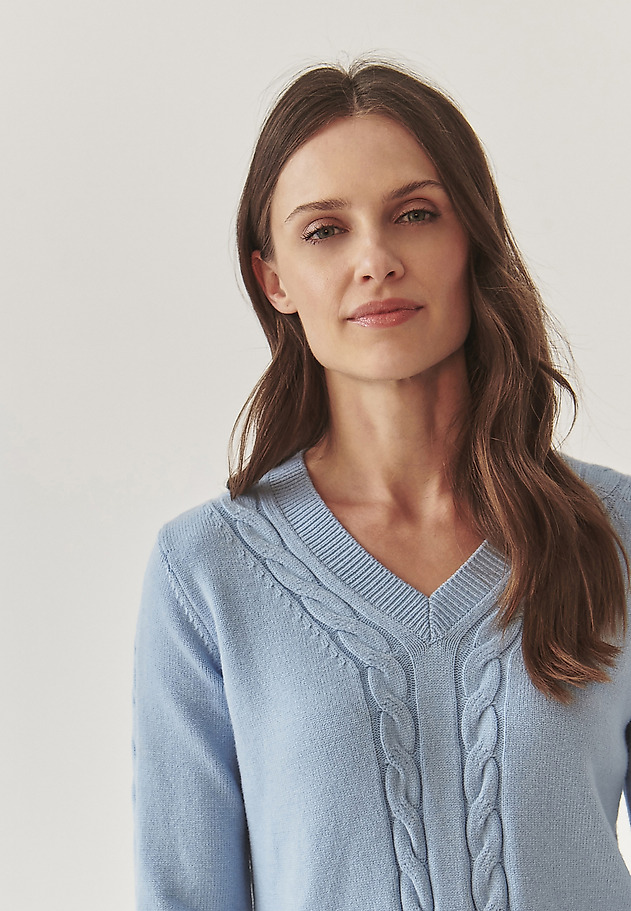 LADIES’ SWEATER IN CABLE KNIT STRUCTURE - WIRA LADIES’ SWEATER IN CABLE KNIT STRUCTURE - WIRA NIEBIESKI 4