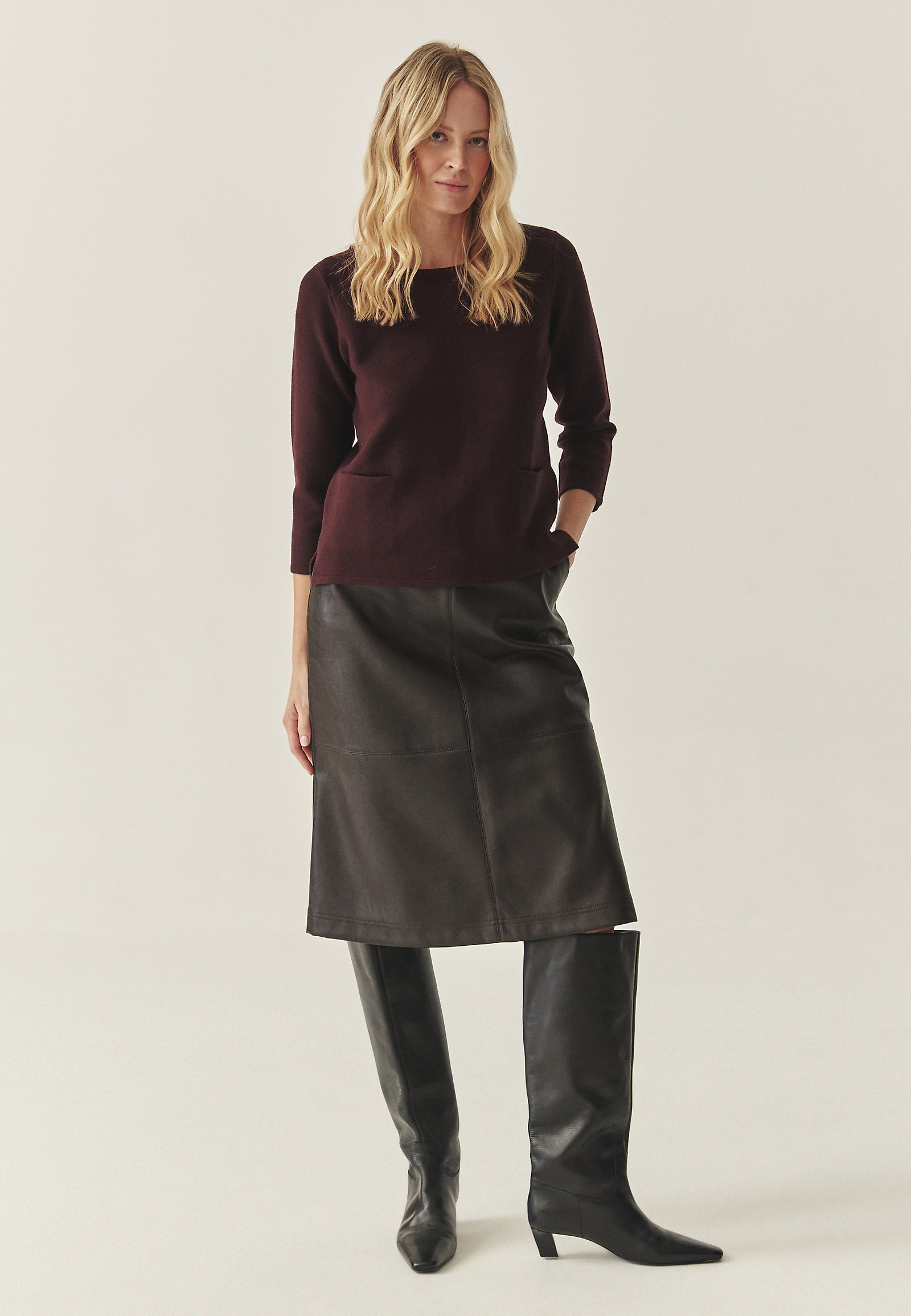 KLASYCZNY SWETER DAMSKI Z RĘKAWEM 3/4 I KIESZONKAMI - ADELLE KLASYCZNY SWETER DAMSKI Z RĘKAWEM 3/4 I KIESZONKAMI - ADELLE FIOLETOWY 117181