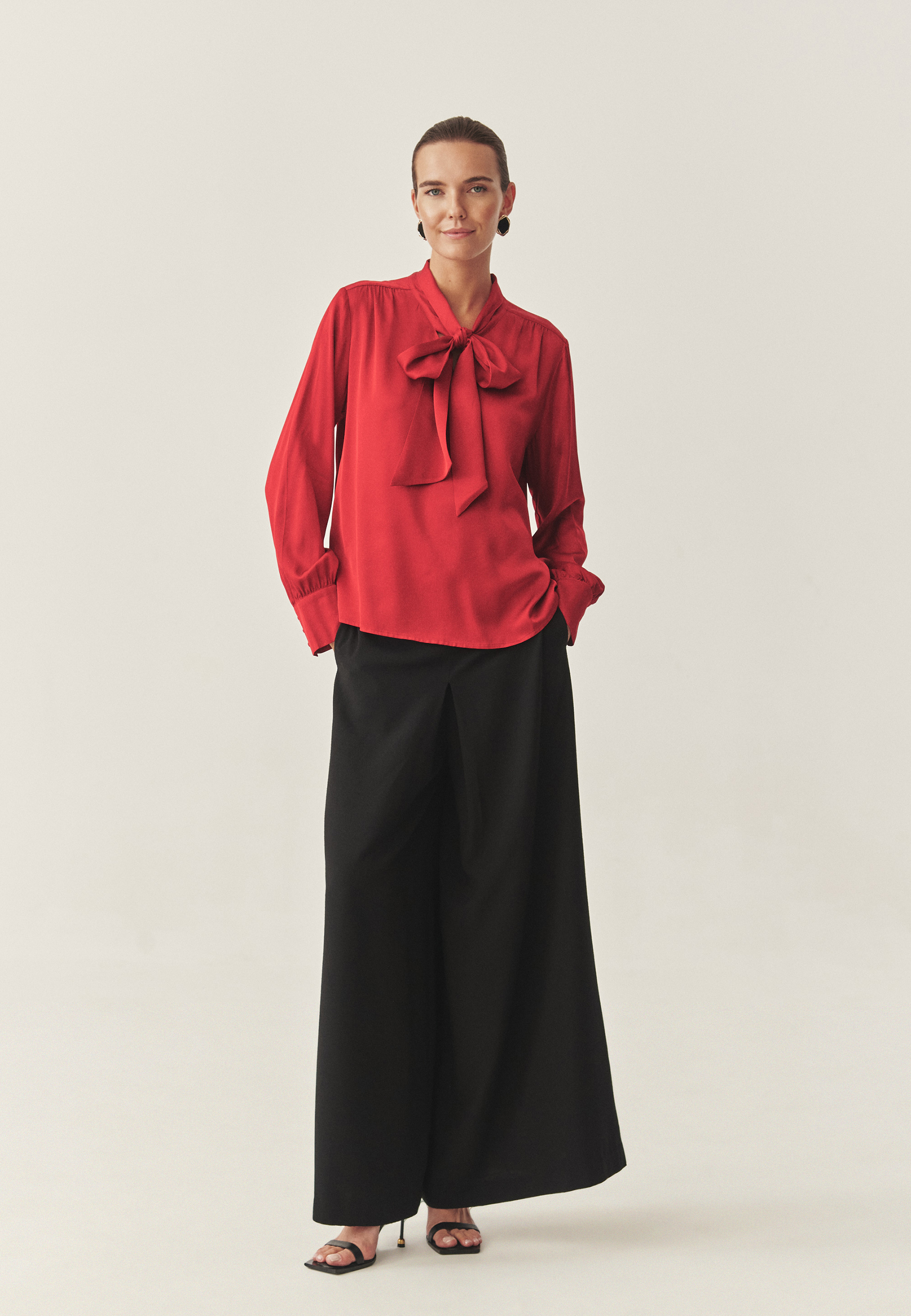 VISCOSE BLOUSE WITH DECORATIVE TIE - TIRA RED 2