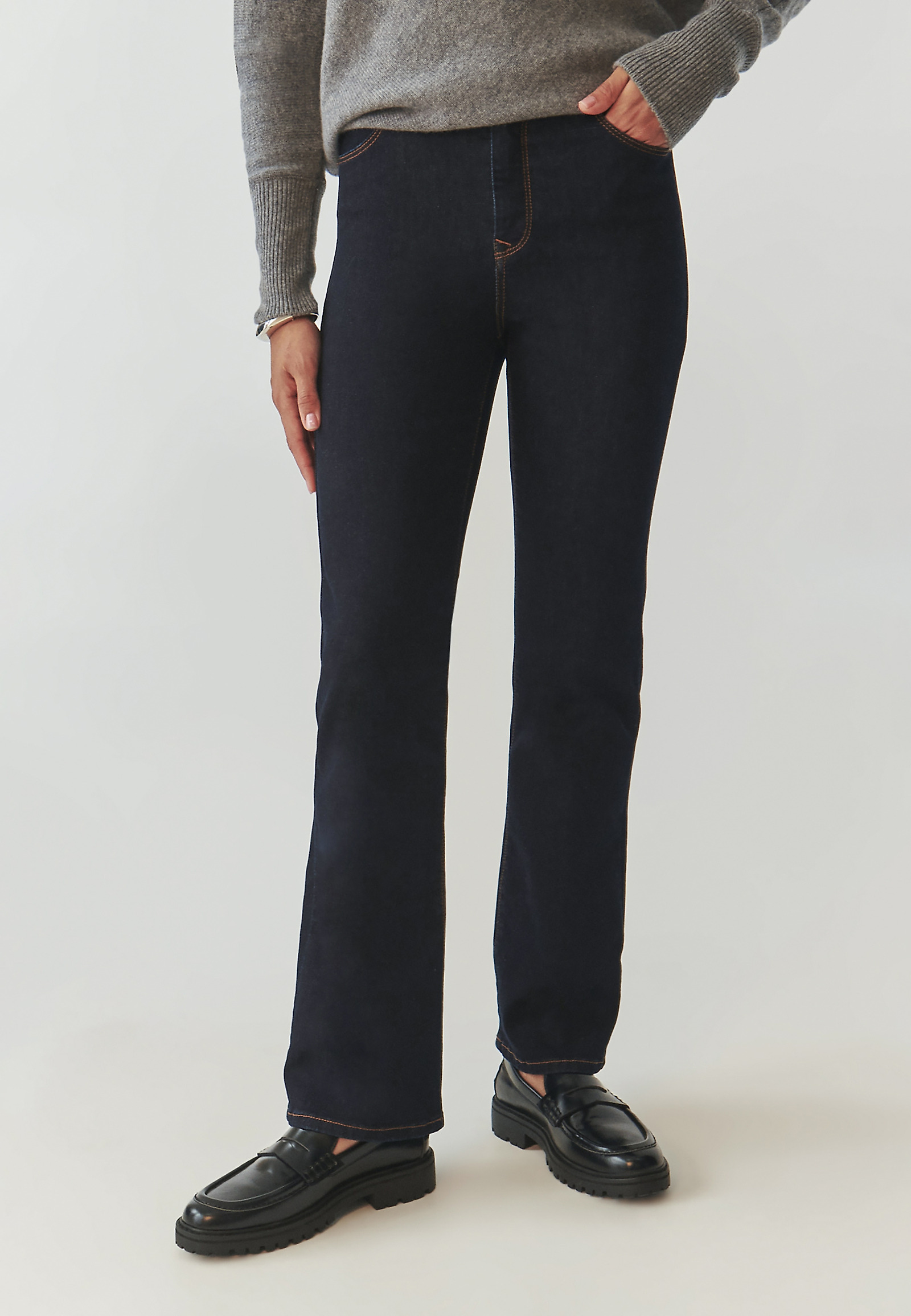 PANTALONI DE DAMĂ STILAȚI, DIN DENIM, EVAZAȚI - RIFONO PANTALONI DE DAMĂ STILAȚI, DIN DENIM, EVAZAȚI - RIFONO BLEUMARIN 103952