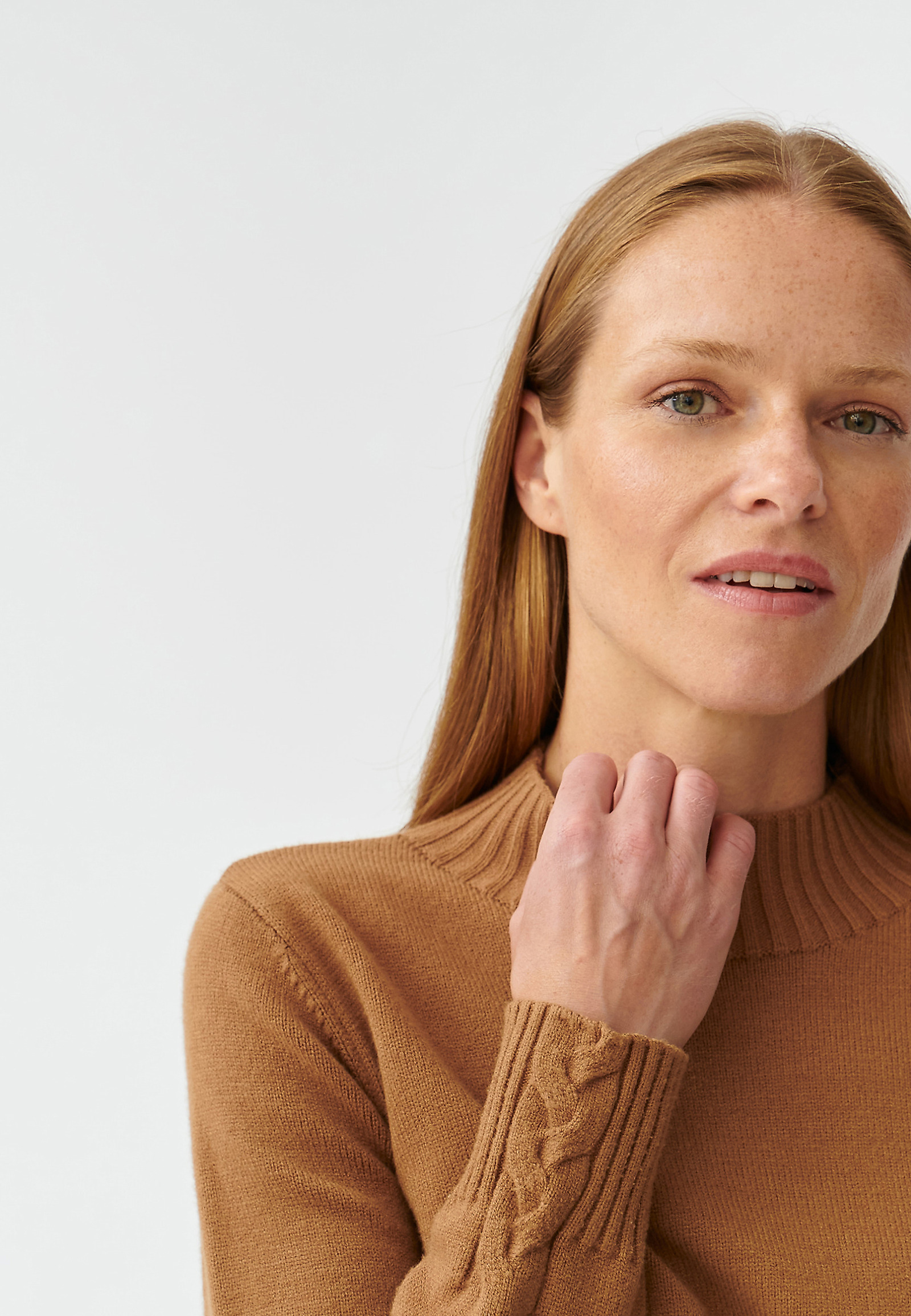 UNIVERZÁLNÍ DÁMSKÝ SVETR S POLOROLÁKEM WARKOMI UNIVERZÁLNÍ DÁMSKÝ SVETR S POLOROLÁKEM WARKOMI BÉŽOVÁ 91052