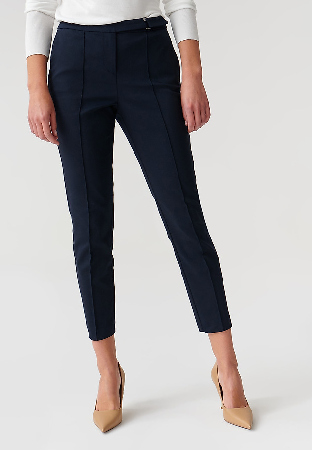 PANTALONI DE DAMĂ, DIN MATERIAL TEXTIL, CU CATARAMĂ DECORATIVĂ JAKINA 1 PANTALONI DE DAMĂ, DIN MATERIAL TEXTIL, CU CATARAMĂ DECORATIVĂ JAKINA 1 BLEUMARIN 2