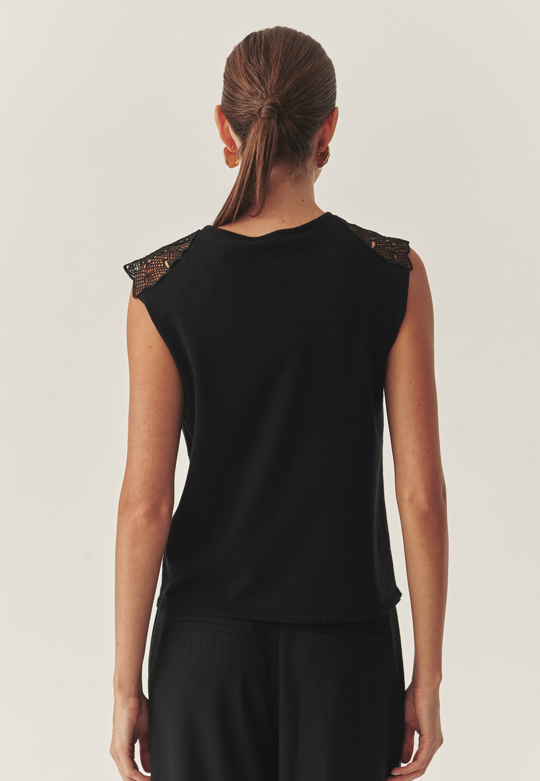 EFEKTOWNA BLUZKA Z KORONKĄ - LANERA CZARNY 2