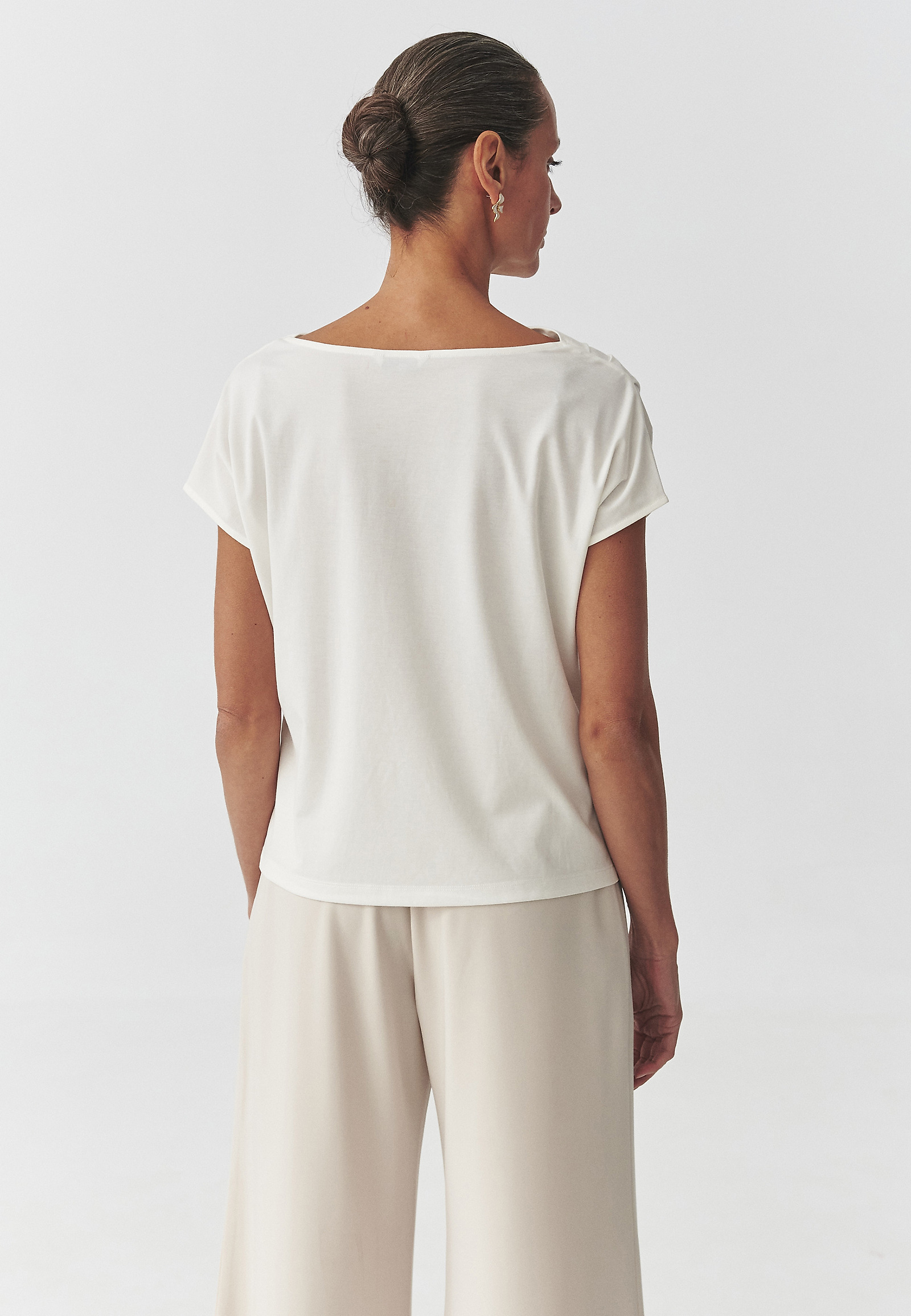 PLETENA BLUZA Z VOLANČASTIM IZREZOM - MELISA PLETENA BLUZA Z VOLANČASTIM IZREZOM - MELISA ECRU 108965