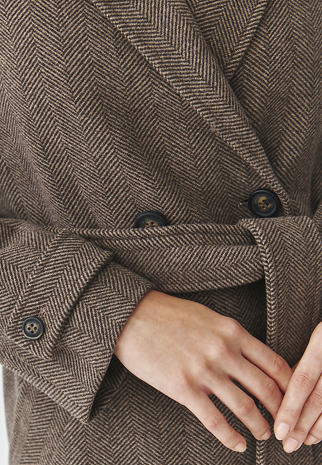 LADIES' DOUBLE-BREASTED HERRINGBONE FABRIC COAT WITH BELT — TEA 1 LADIES' DOUBLE-BREASTED HERRINGBONE FABRIC COAT WITH BELT — TEA 1 BEŻOWY 5
