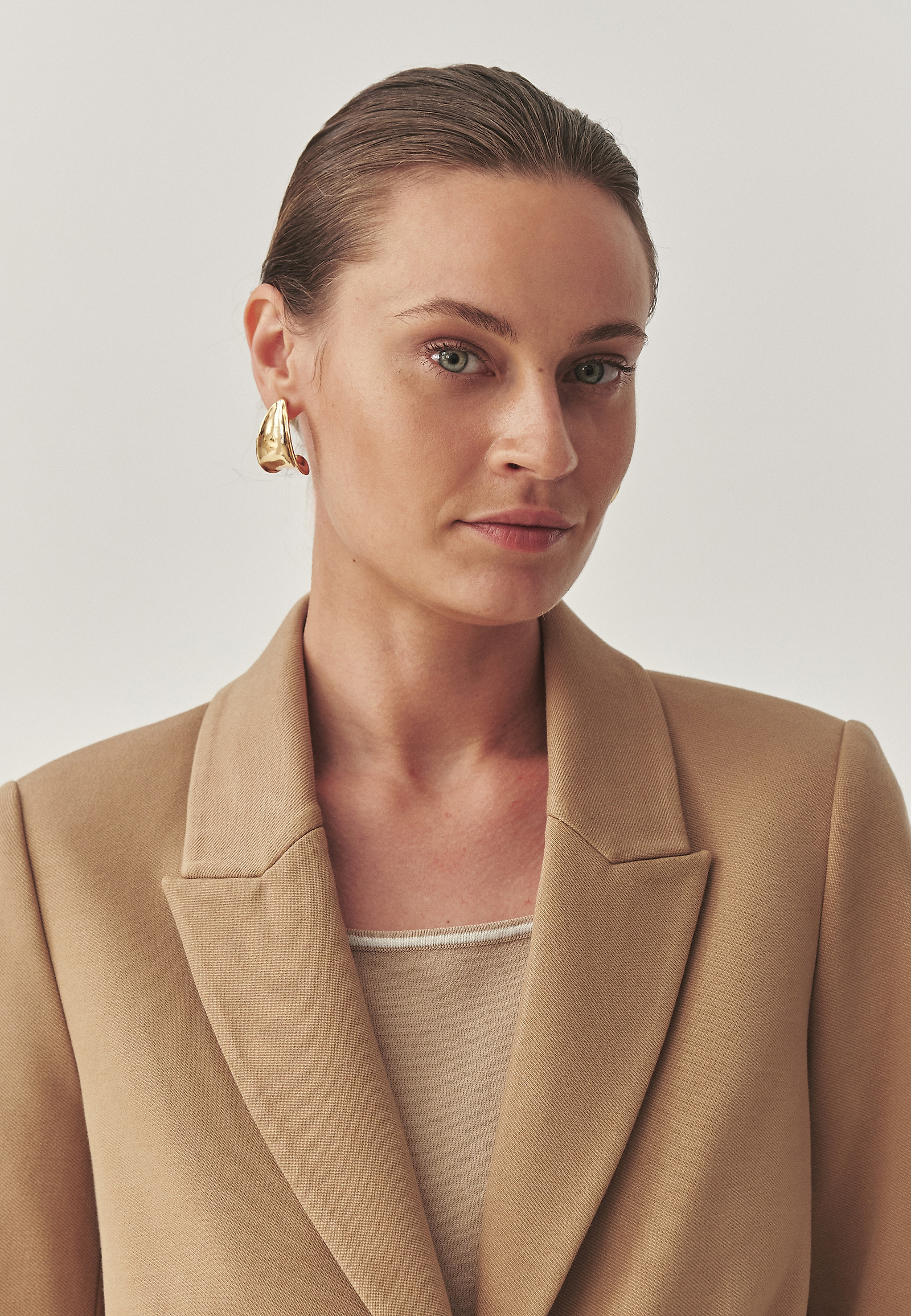 JACKET TRICOTAT CU ÎNCHIDERE CU BUTONI - SERMA JACKET TRICOTAT CU ÎNCHIDERE CU BUTONI - SERMA BEJ 114726