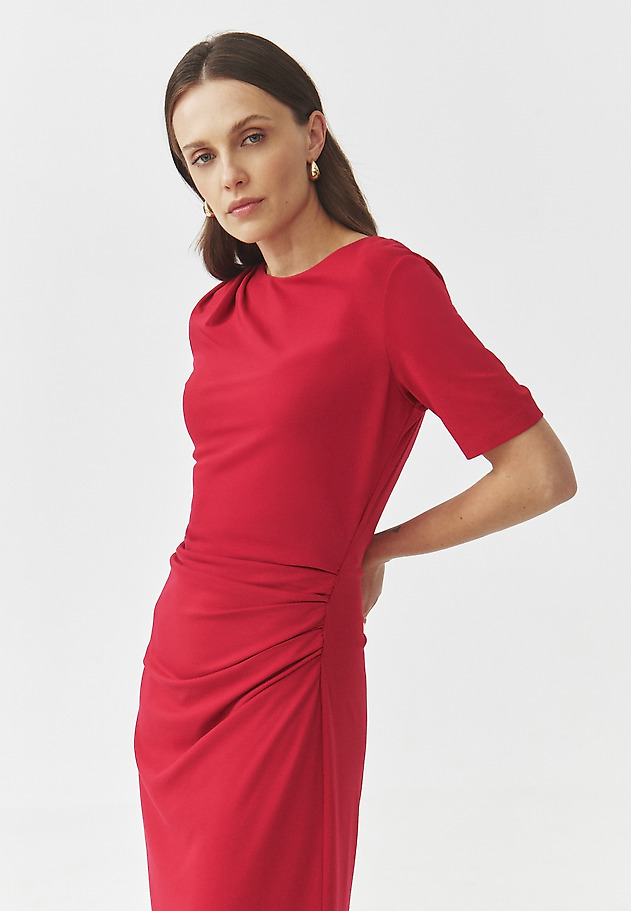 FITTED MIDI DRESS WITH PLEATING — PRIMROSE FITTED MIDI DRESS WITH PLEATING — PRIMROSE CZERWONY 6