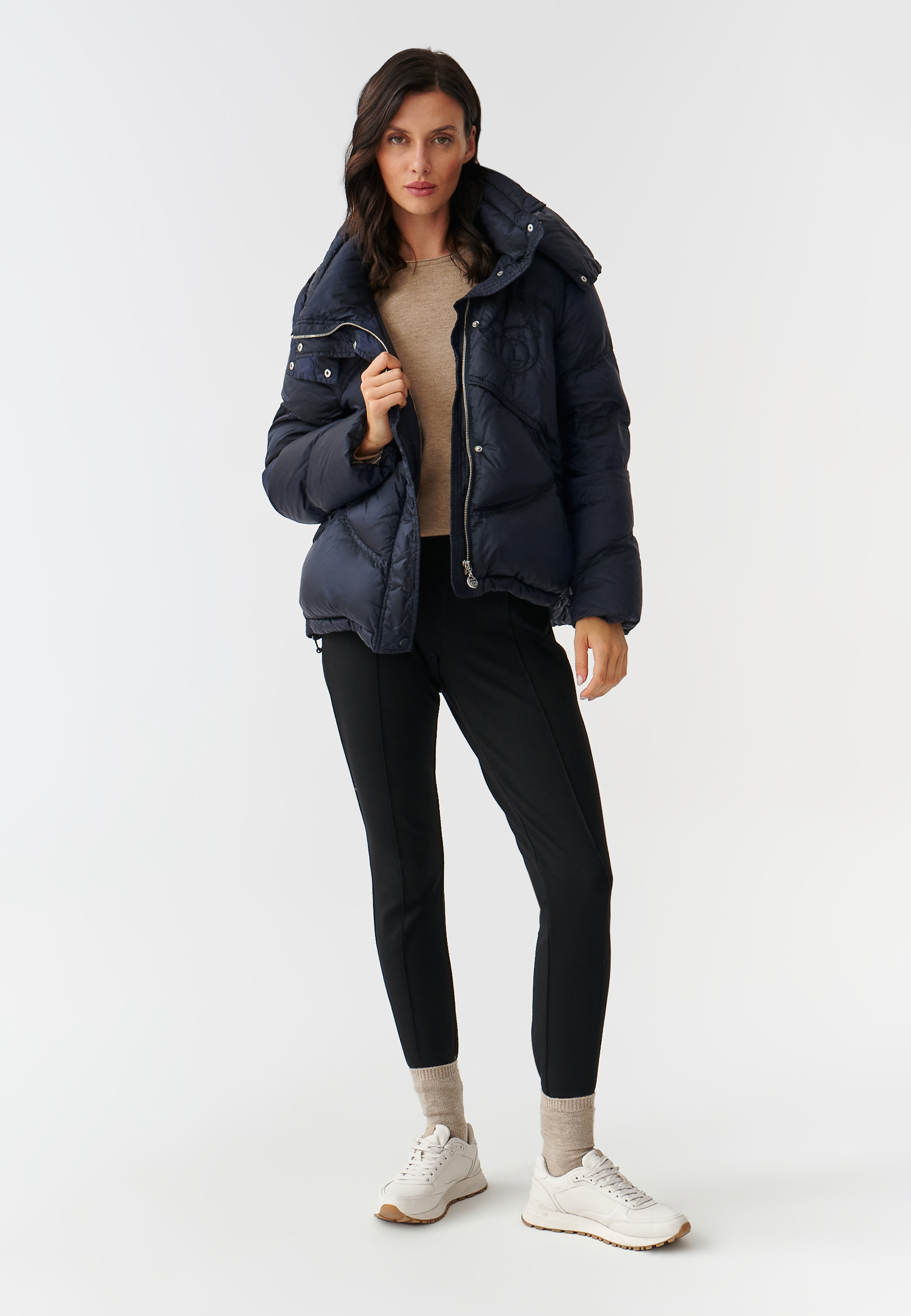 DAMSKA KURTKA PUCHOWA Z ODPINANYM KAPTUREM PRECJO 1 GRANATOWY 2