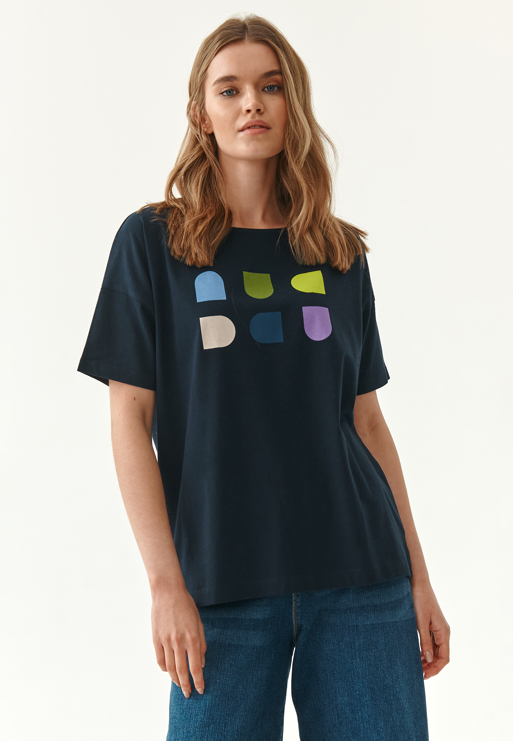 DÁMSKÉ TRIČKO S GEOMETRICKÝM POTISKEM MIZA