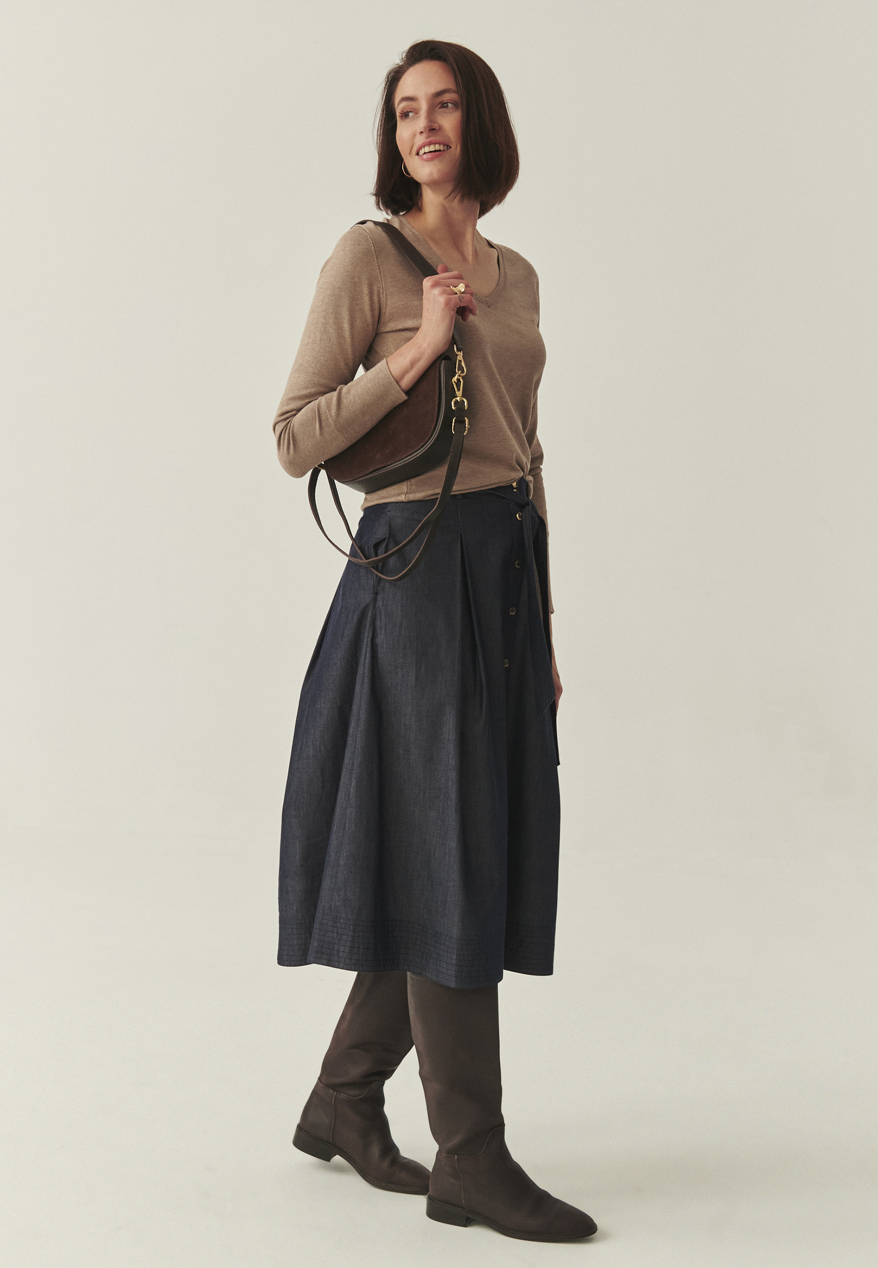 KLASYCZNY SWETER Z WISKOZĄ LENZING™ ECOVERO™ - NICOLLA BEŻOWY 2