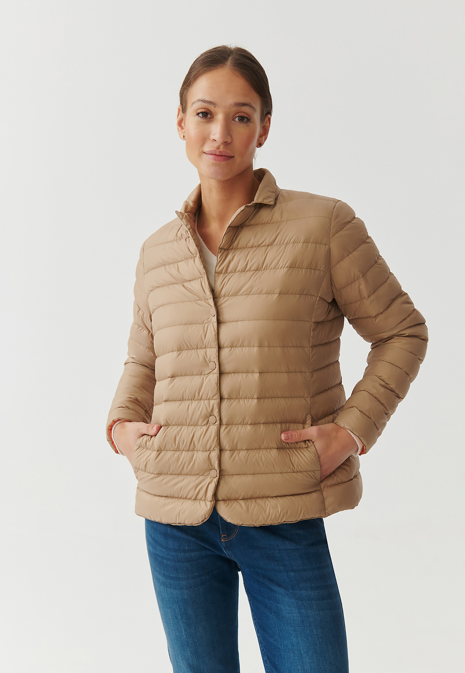 DÁMSKÁ STYLOVÁ PÉŘOVÁ BUNDA S KLOPAMI - KRISANA DÁMSKÁ STYLOVÁ PÉŘOVÁ BUNDA S KLOPAMI - KRISANA BÉŽOVÁ 95244