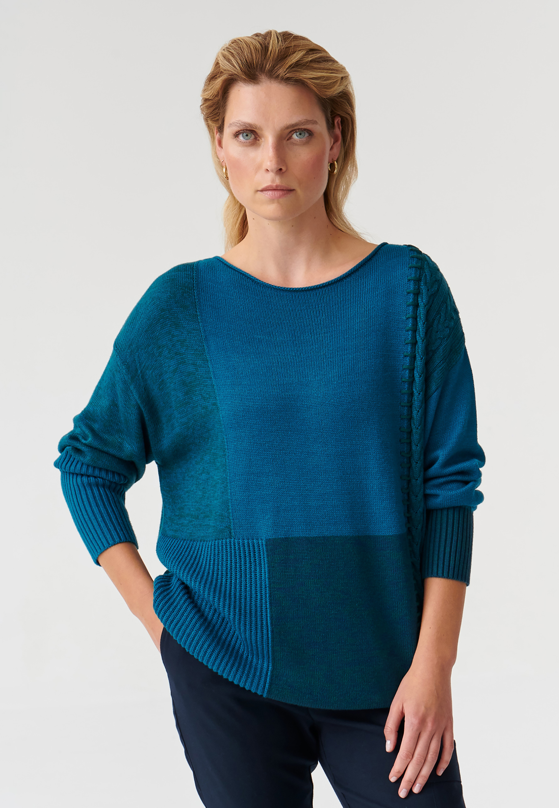 LUŹNY SWETER DAMSKI MAJO