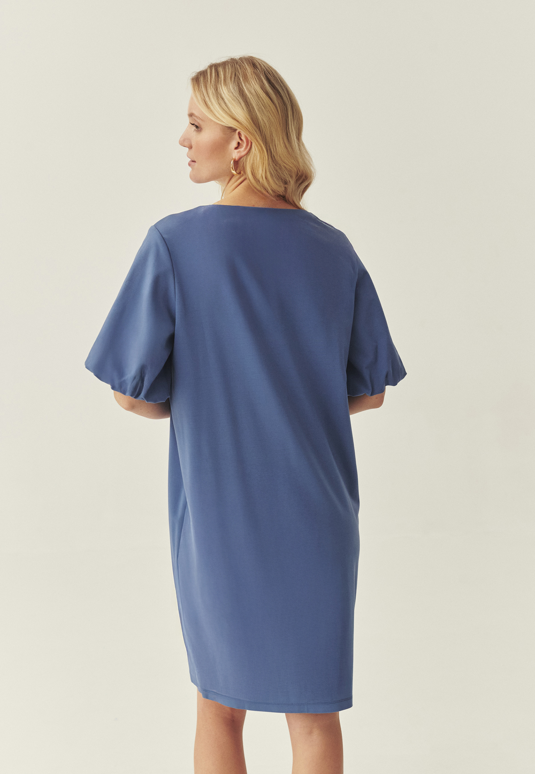 DZIANINOWA SUKIENKA Z BUFIASTYM RĘKAWEM - TAWA NIEBIESKI 2