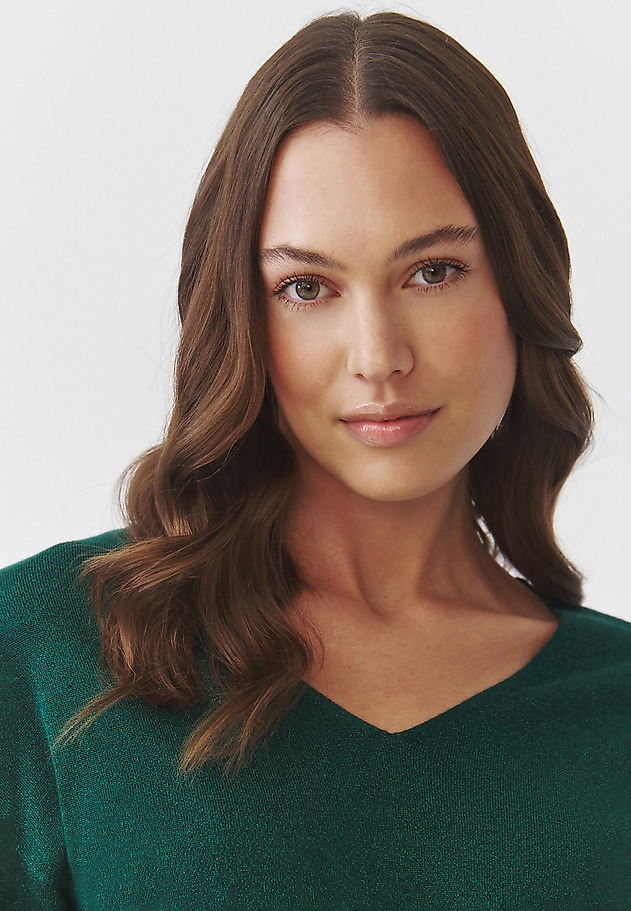 CLASSIC LADIES' JUMPER WITH V-NECK AND SHINY YARN — FLARE CLASSIC LADIES' JUMPER WITH V-NECK AND SHINY YARN — FLARE ZIELONY 4
