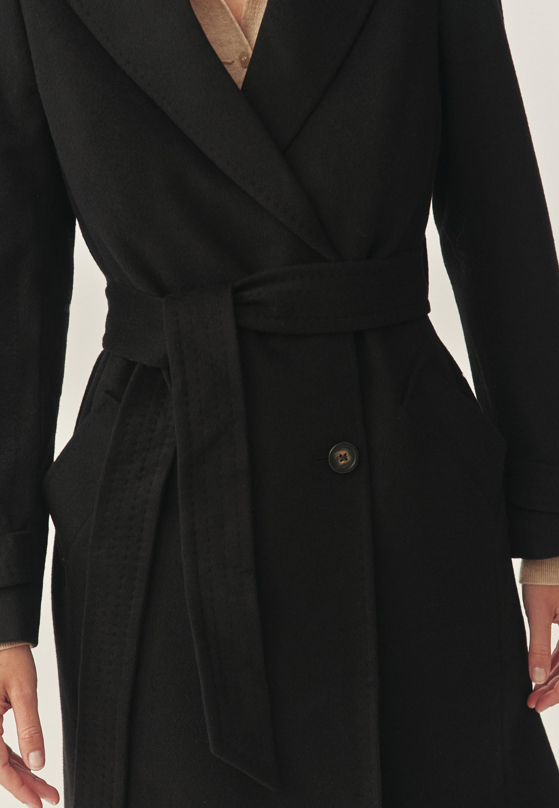 DÁMSKY TEXTILNÝ KABÁT S OPASKOM – TEA ČIERNA 2