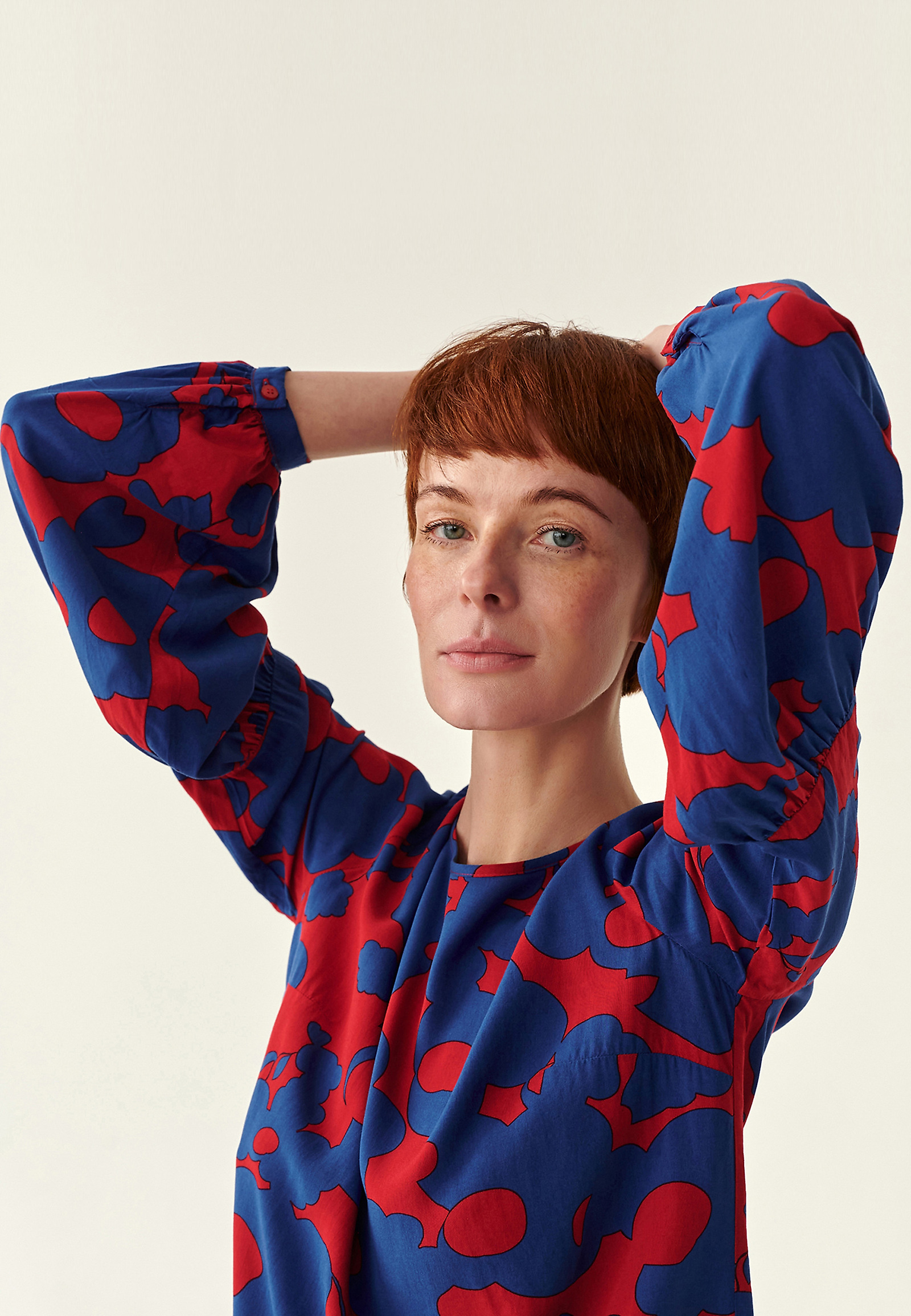 LUŹNA BLUZKA DAMSKA W PRINT MONKINA 1 LUŹNA BLUZKA DAMSKA W PRINT MONKINA 1 MULTIKOLOR 79750