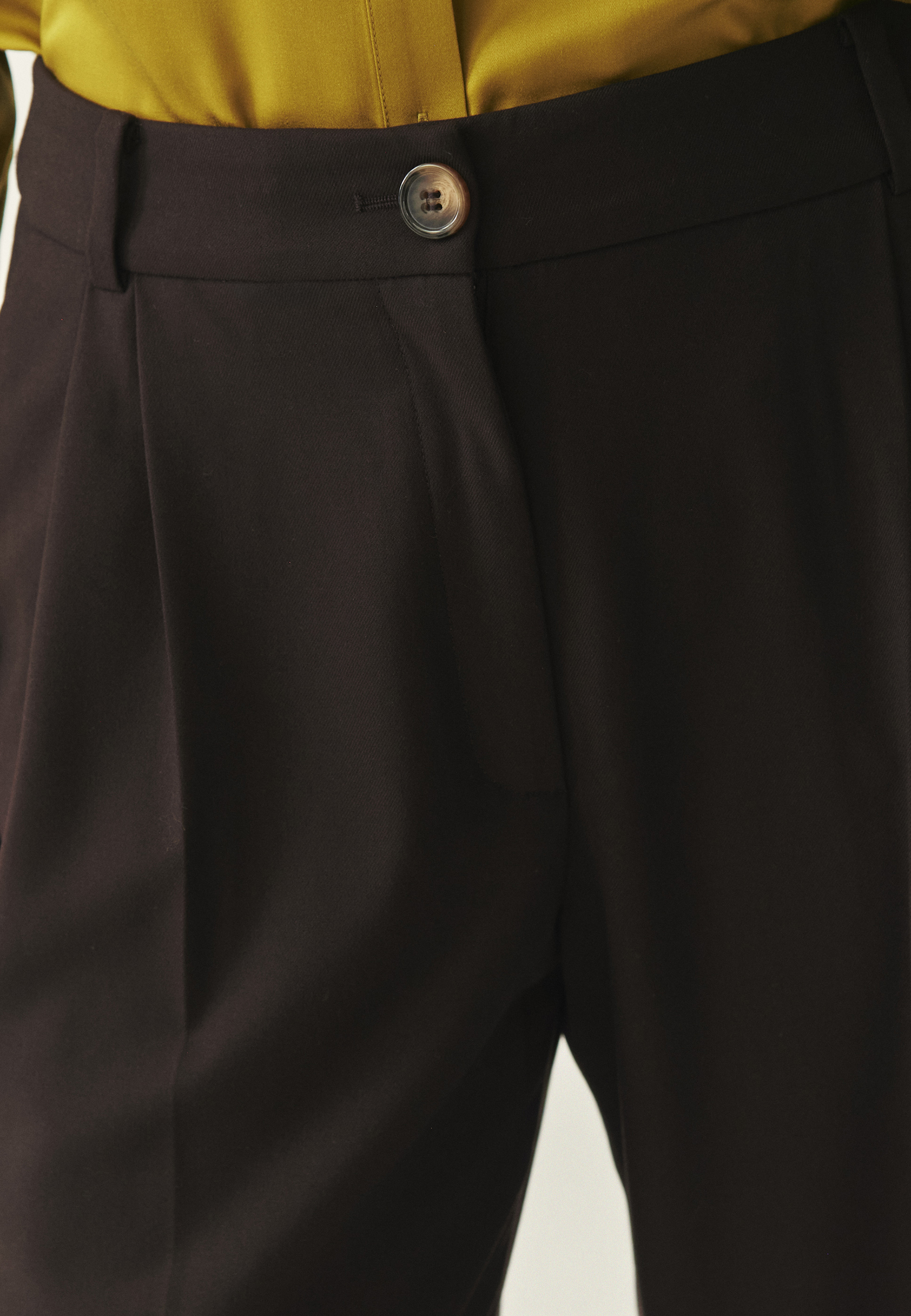 ŠIROKÉ KALHOTY S PUKY – SOLA HNĚDÁ 2