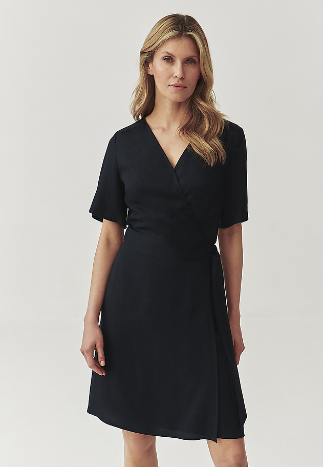 SUKIENKA KOPERTOWA Z PRZEWIEWNEGO LYOCELLU - TAKTI SUKIENKA KOPERTOWA Z PRZEWIEWNEGO LYOCELLU - TAKTI GRANATOWY 3