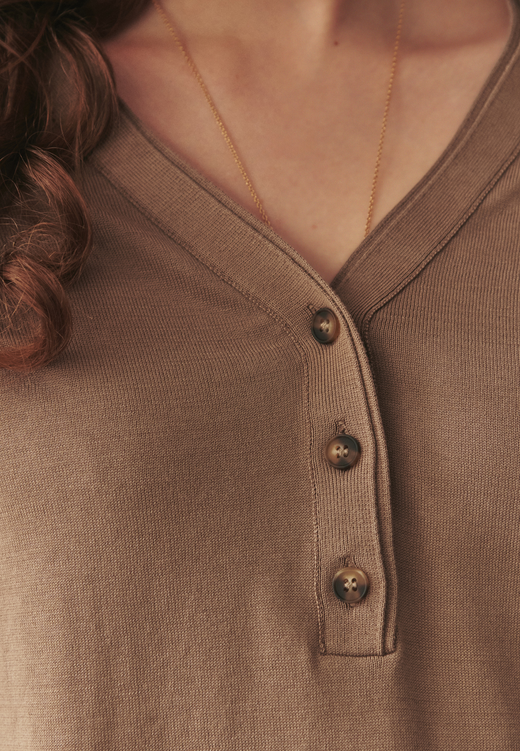 SWETER Z DOMIESZKĄ JEDWABIU - TELLA BEŻOWY 2