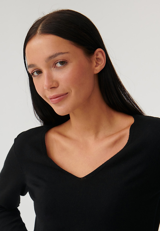 KLASYCZNY SWETER DAMSKI TESSA 1 KLASYCZNY SWETER DAMSKI TESSA 1 CZARNY 4