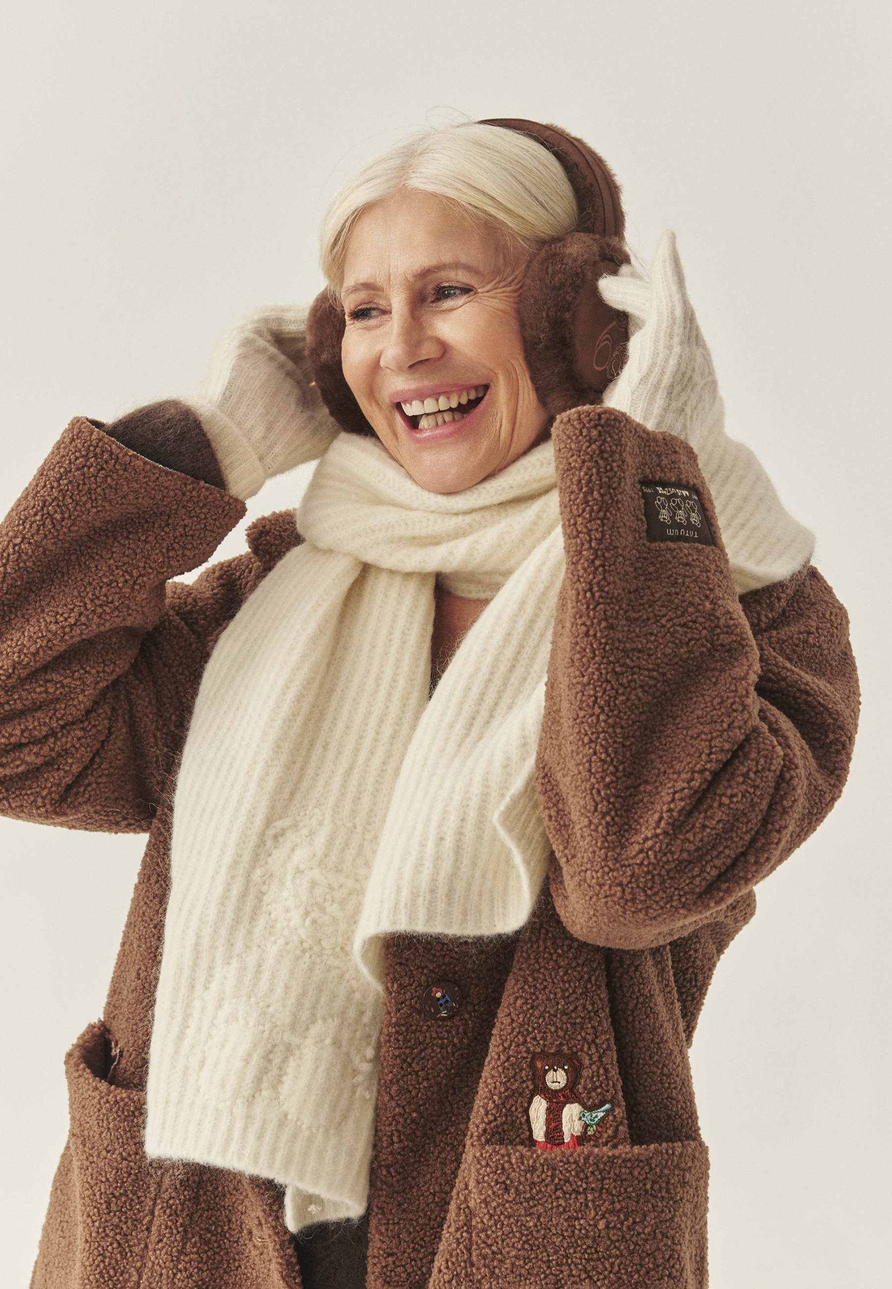 RĘKAWICZKI Z MOTYWEM MISIA USZATKA - NERULA ECRU 2