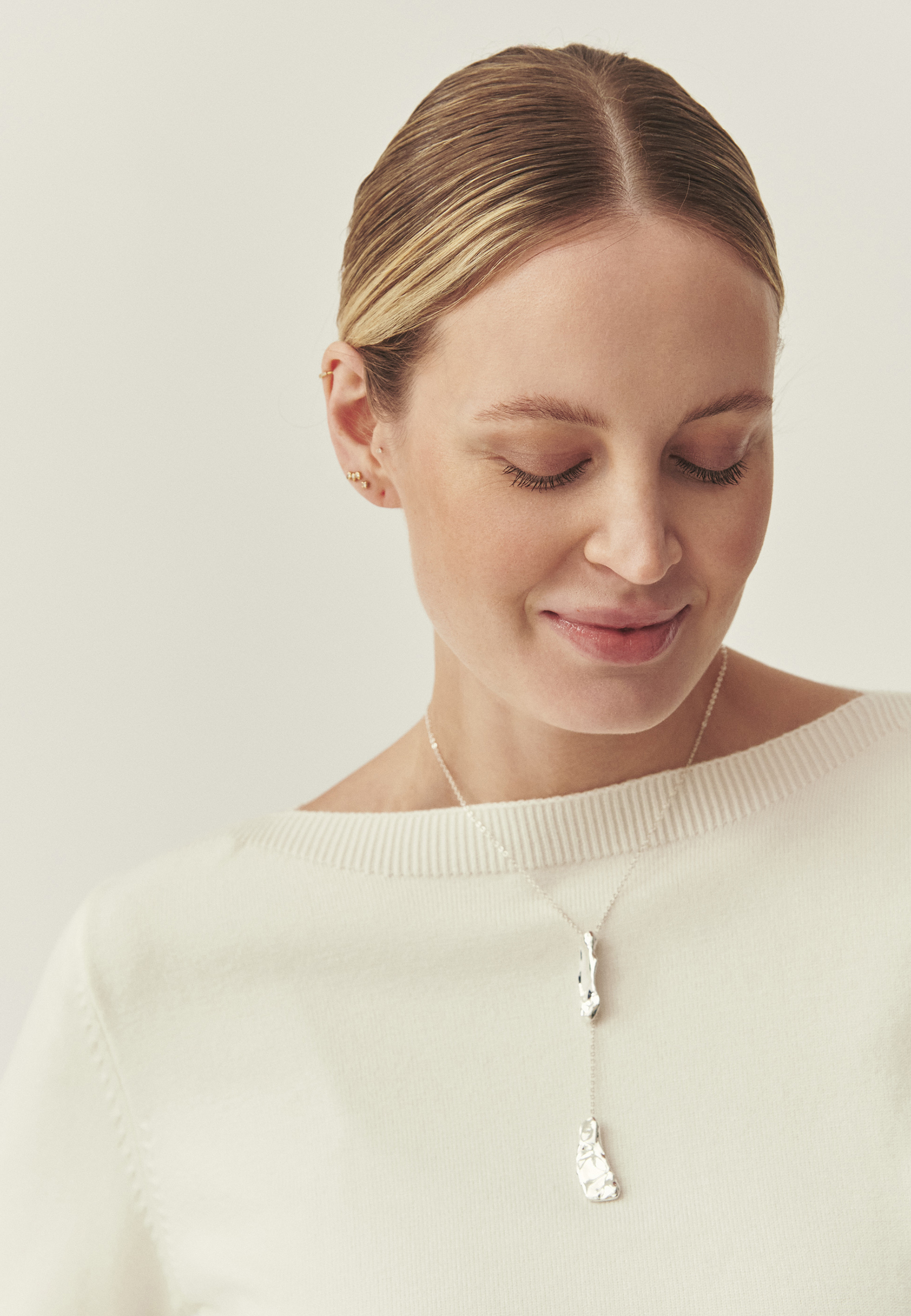 ZMYSŁOWY NASZYJNIK Z WISIOREM - AKISA SREBRNY 2