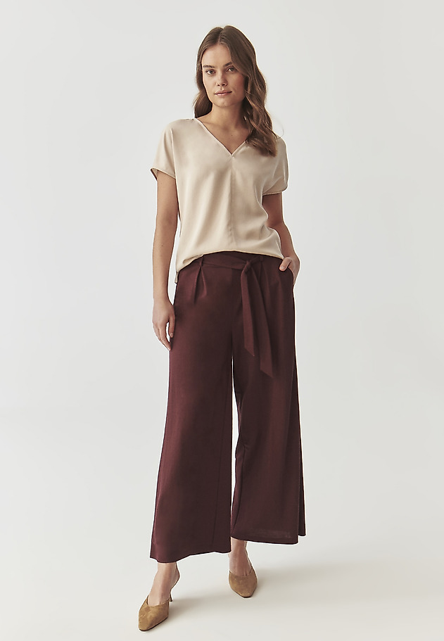 LADIES’ BLOUSE WITH V-SHAPED NECKLINE - SIRO LADIES’ BLOUSE WITH V-SHAPED NECKLINE - SIRO BEŻOWY 2