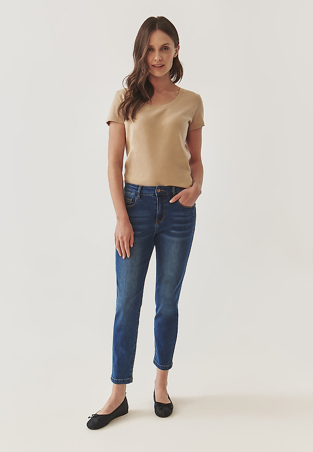 FITTED LADIES’ JEANS WITH DECORATIVE FRONT SEAMS - SARO 2 FITTED LADIES’ JEANS WITH DECORATIVE FRONT SEAMS - SARO 2 BLUE 1