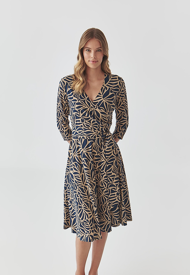 LADIES’ PATTERNED DRESS WITH A V-SHAPED NECKLINE - IGA 1 LADIES’ PATTERNED DRESS WITH A V-SHAPED NECKLINE - IGA 1 MULTICOLOR 7