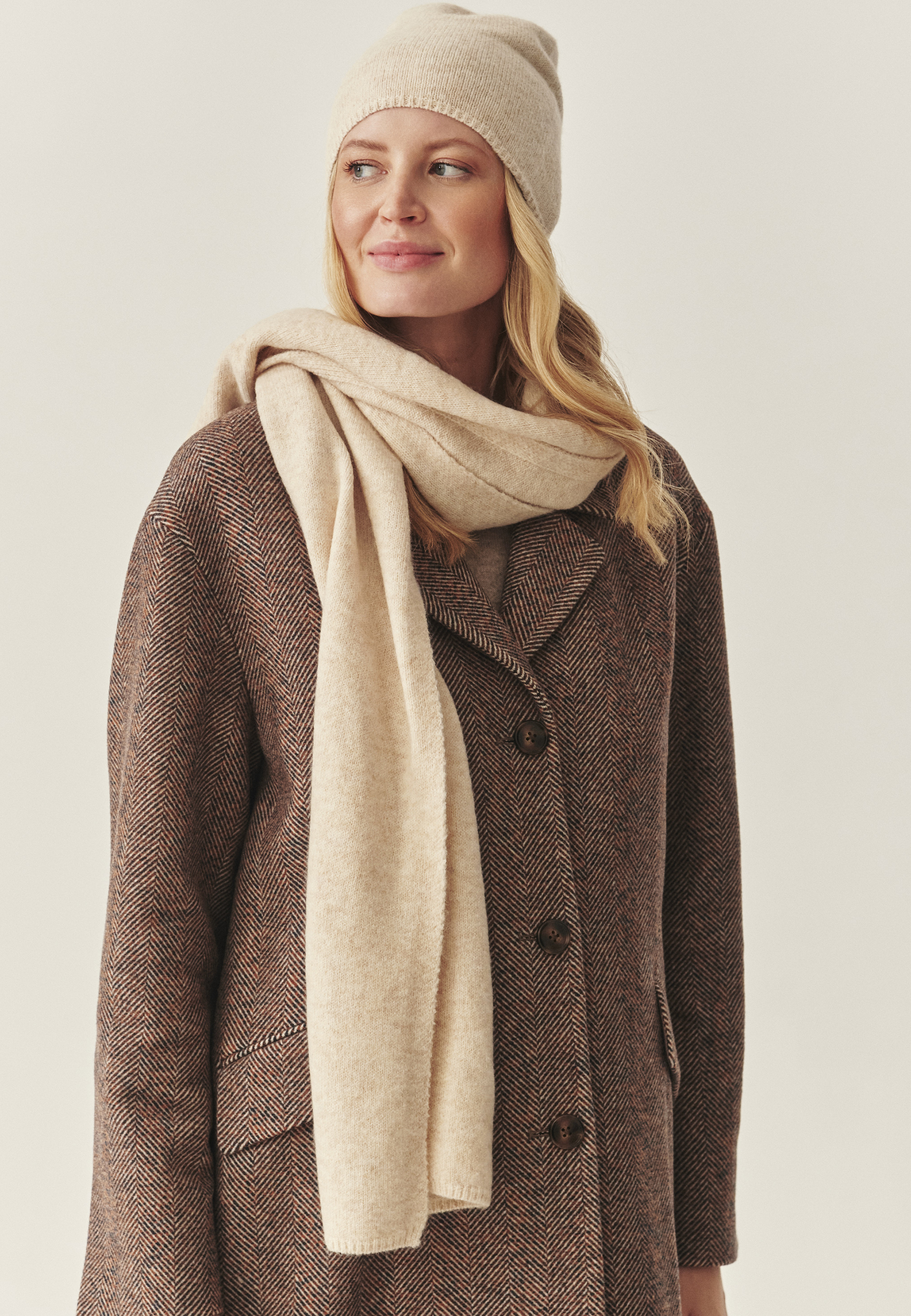 ŠÁLA S PŘÍMĚSÍ VLNY – ADIVIN ECRU 2