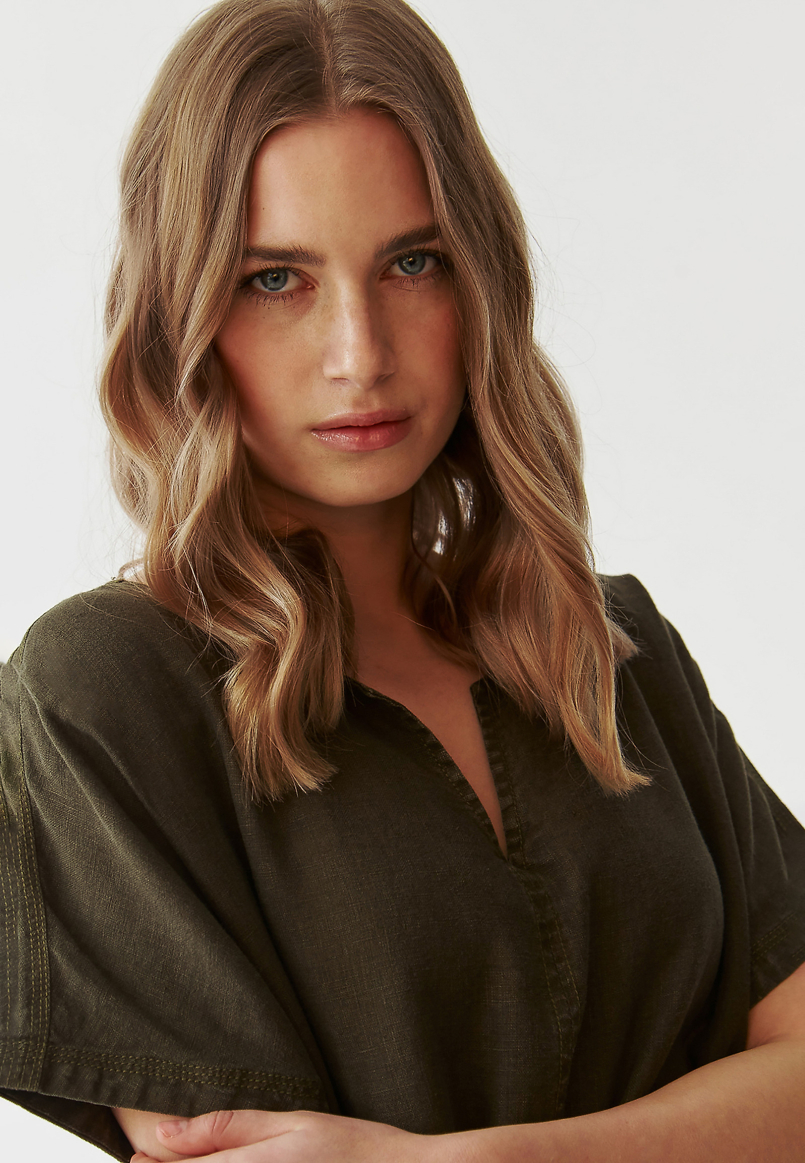 LADIES’ LINEN DRESS IN A BARREL SHAPE - OWERITA 1 LADIES’ LINEN DRESS IN A BARREL SHAPE - OWERITA 1 KHAKI 97037