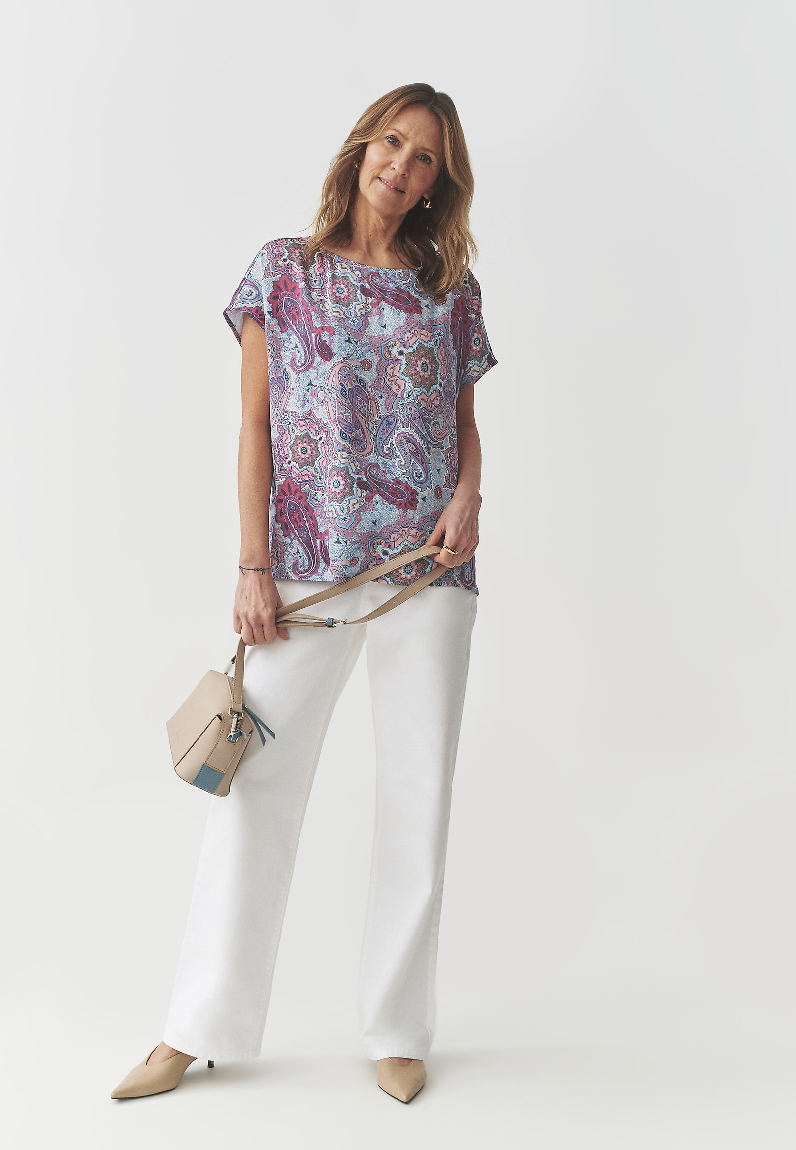 BLUZA IZ VISKOZNEGA SATENA Z VZORCEM - OMA BLUZA IZ VISKOZNEGA SATENA Z VZORCEM - OMA VEČBARVNA 105592